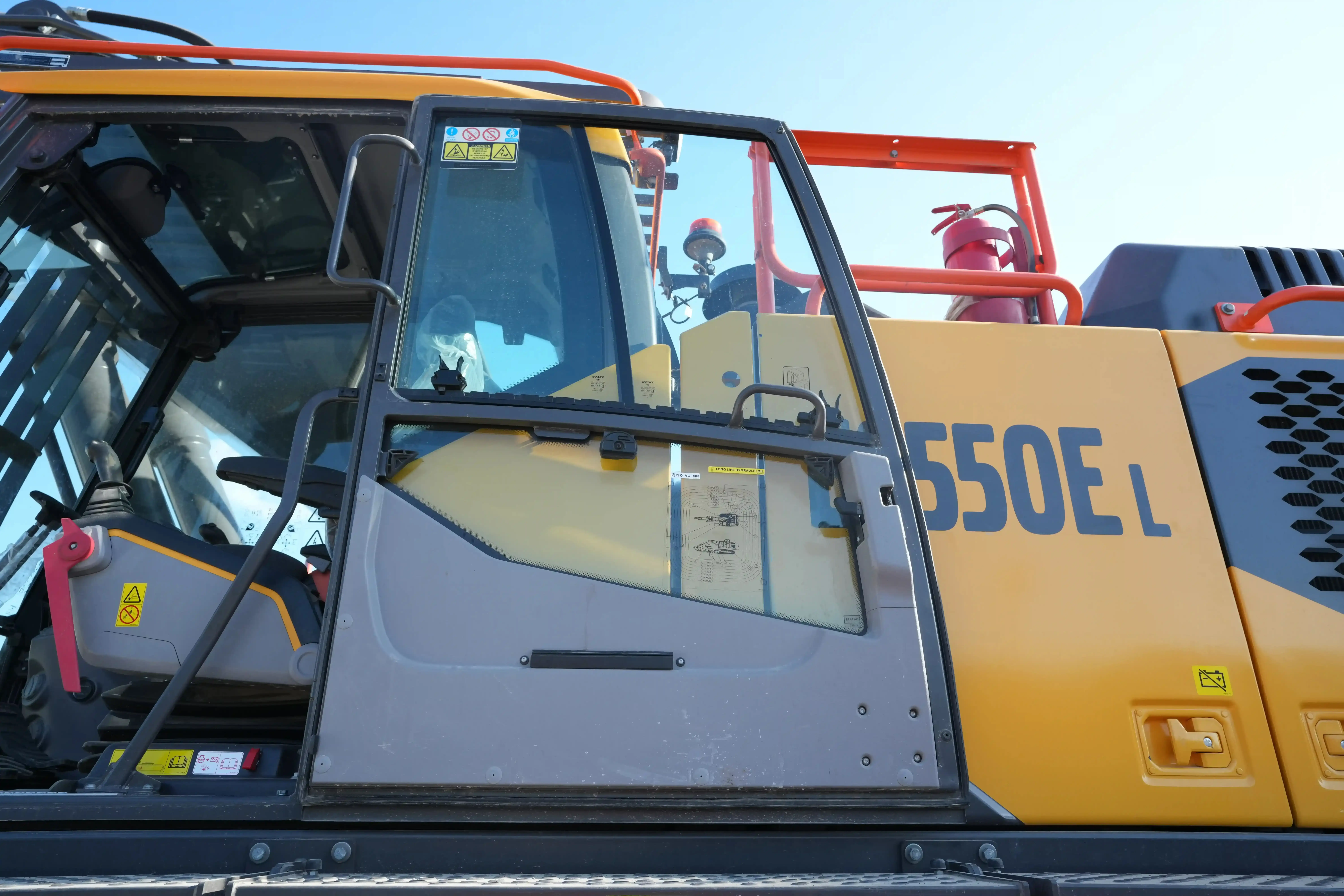 LEX-001-Volvo-EC550EL-large-excavator-inspection-structure-doors-3