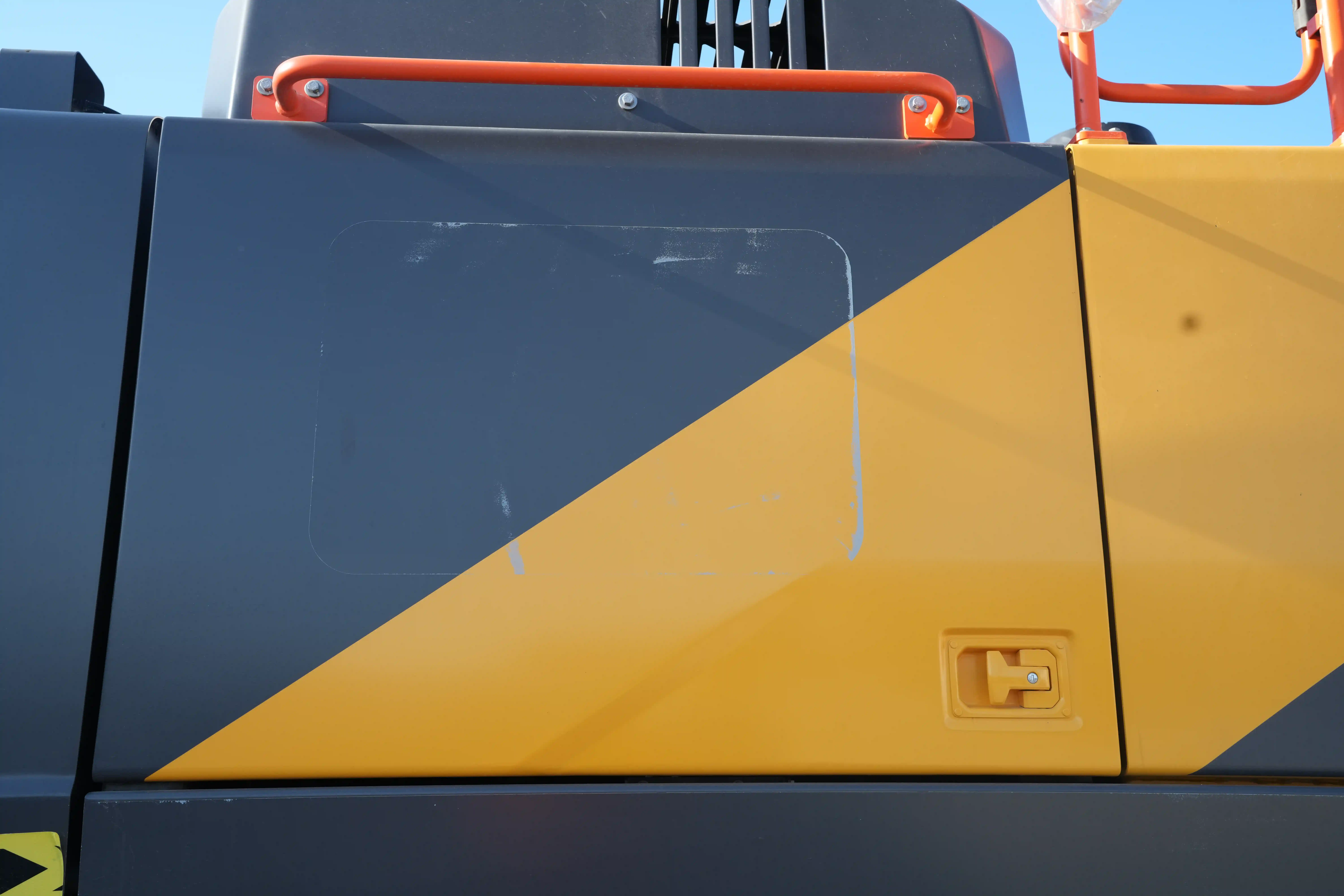 LEX-001-Volvo-EC550EL-large-excavator-inspection-structure-sheet-metal-fiberglass-1