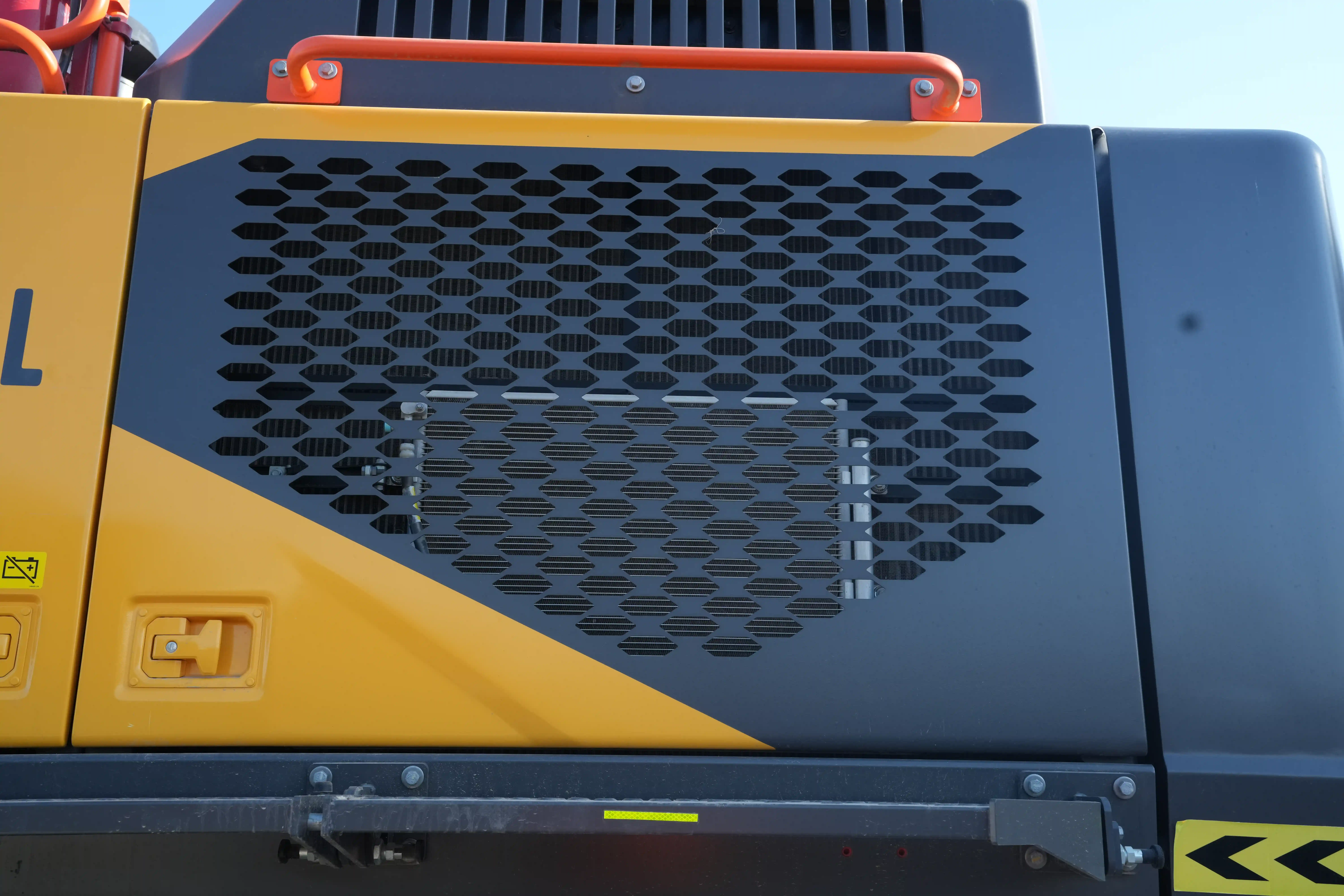 LEX-001-Volvo-EC550EL-large-excavator-inspection-structure-sheet-metal-fiberglass-2