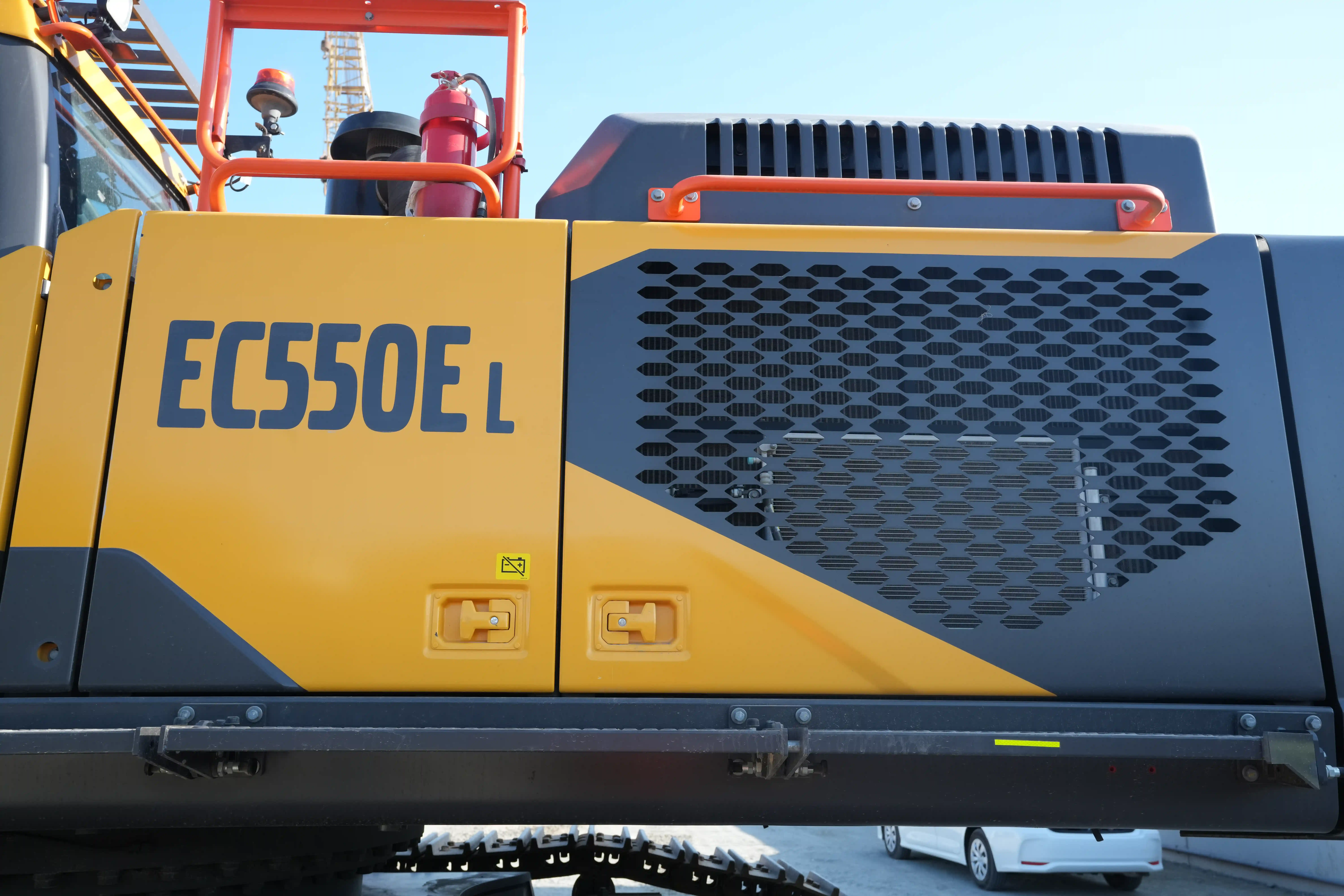 LEX-001-Volvo-EC550EL-large-excavator-inspection-structure-sheet-metal-fiberglass-3
