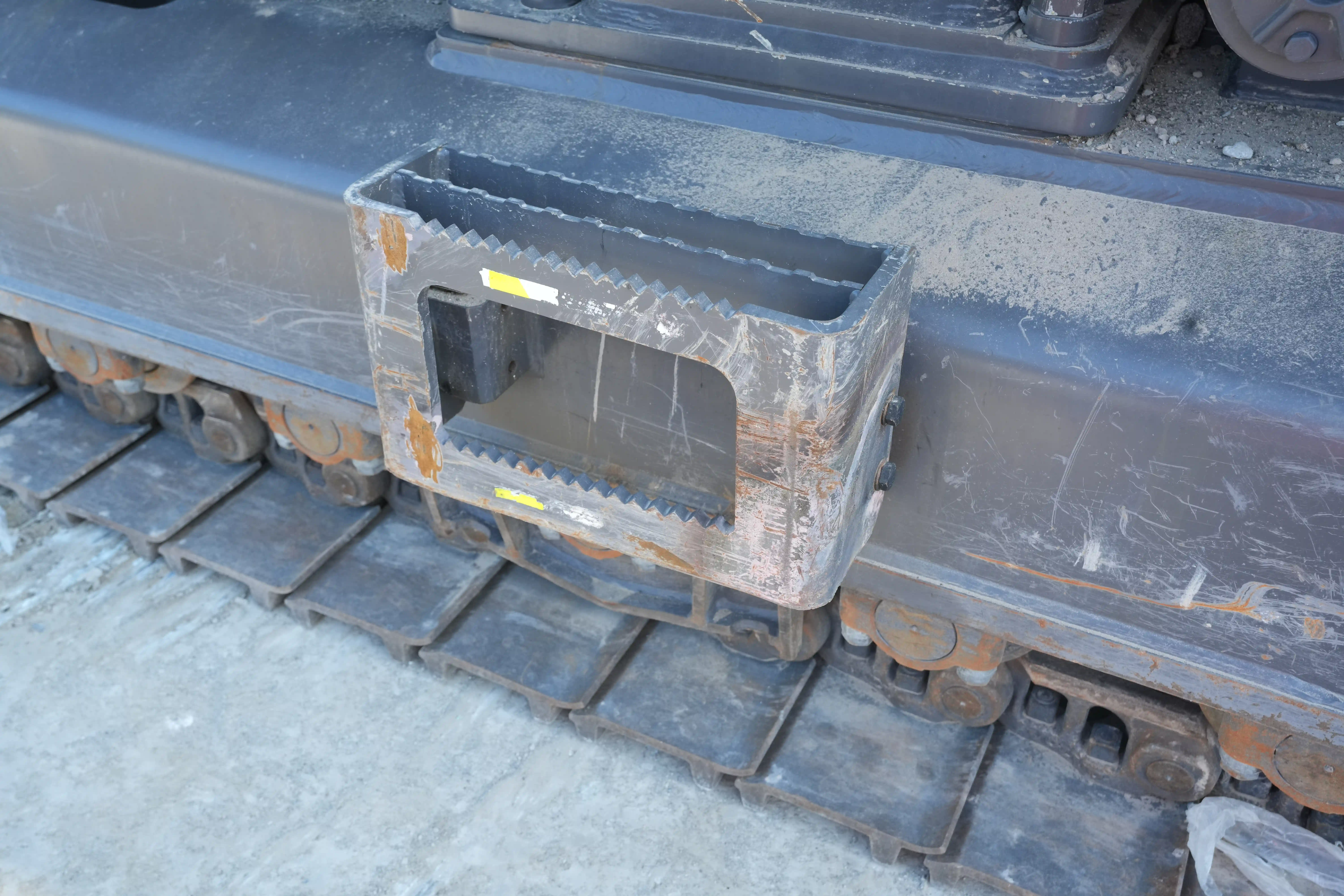 LEX-001-Volvo-EC550EL-large-excavator-inspection-structure-steps-ladders-1
