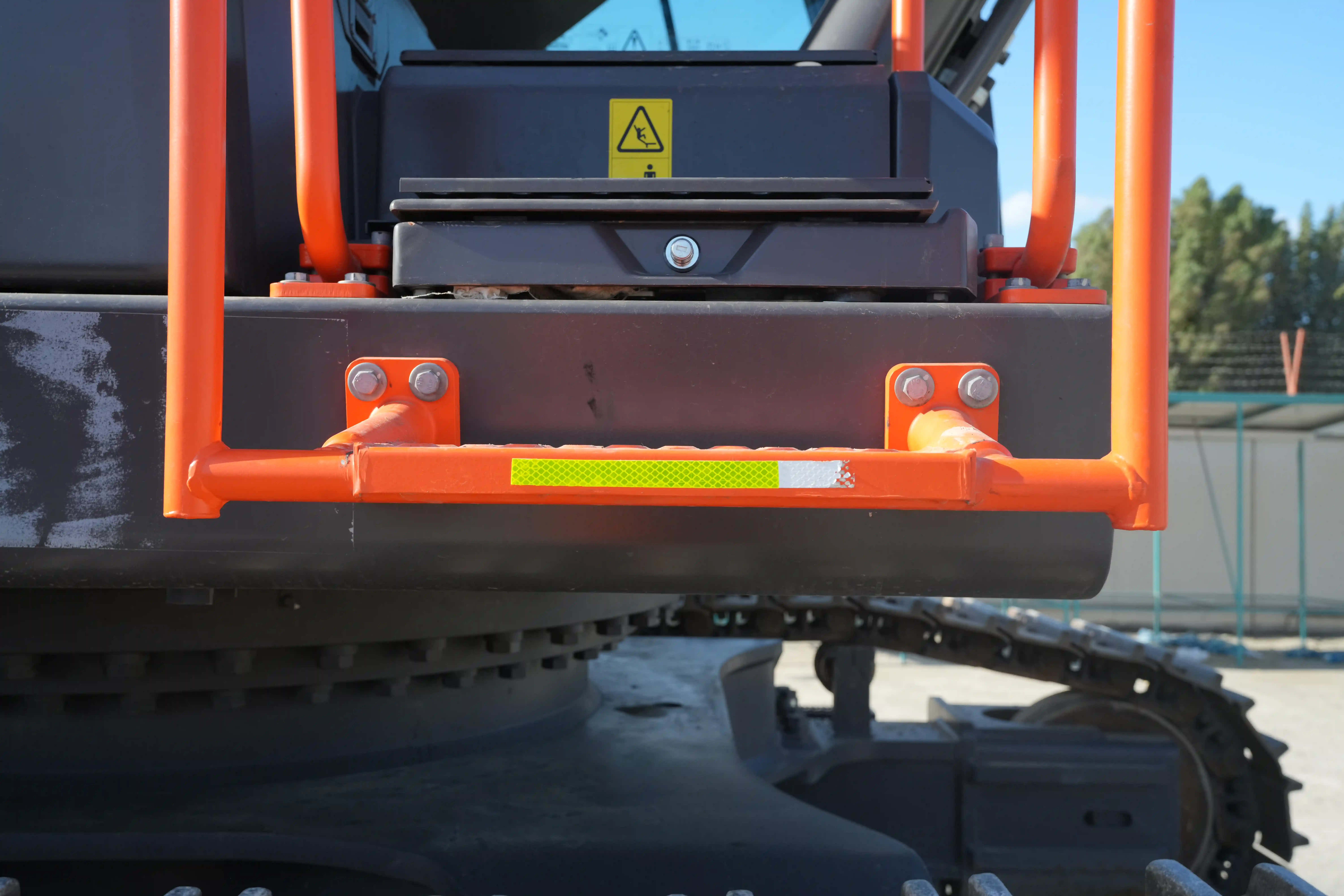 LEX-001-Volvo-EC550EL-large-excavator-inspection-structure-steps-ladders-2