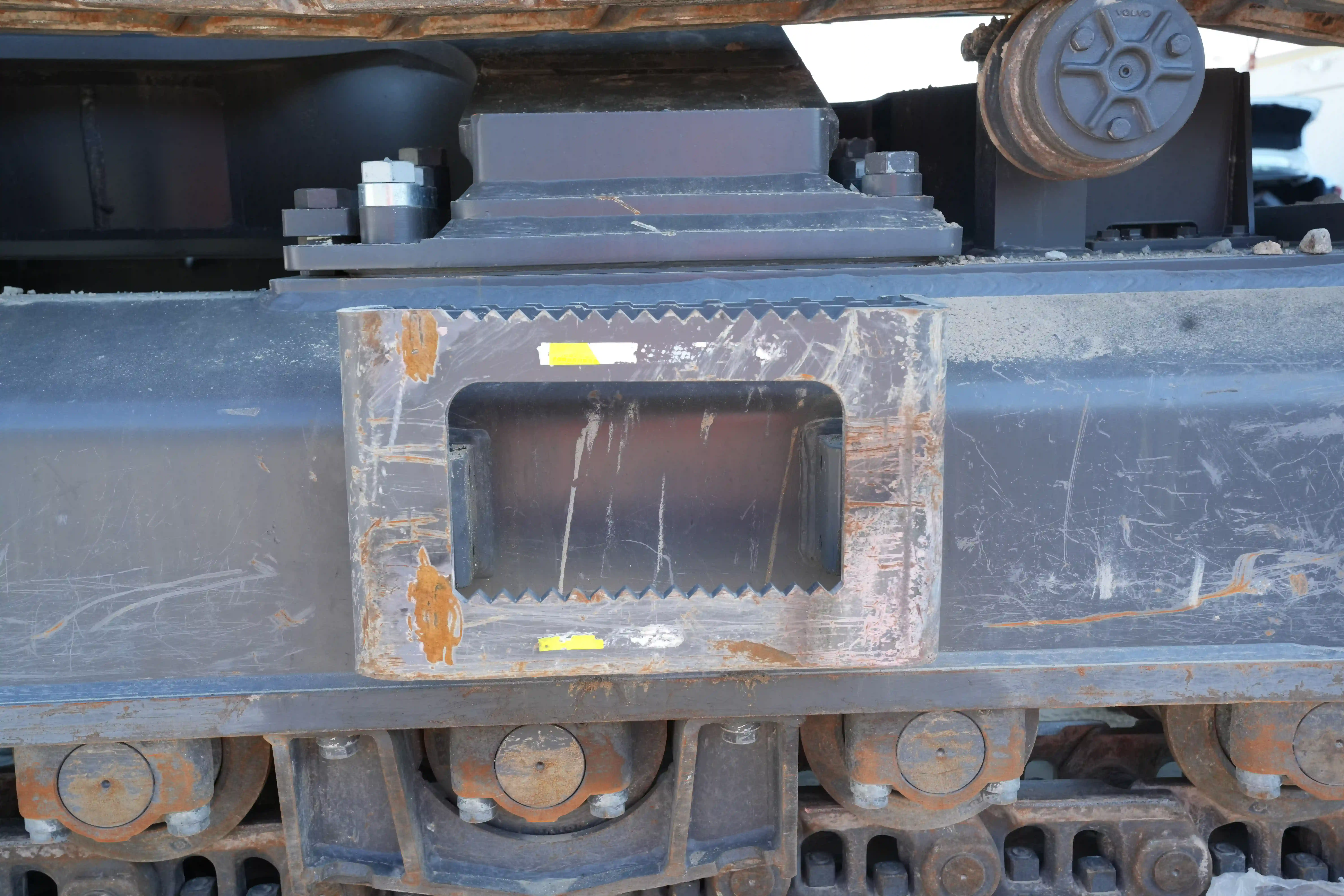 LEX-001-Volvo-EC550EL-large-excavator-inspection-structure-steps-ladders-4