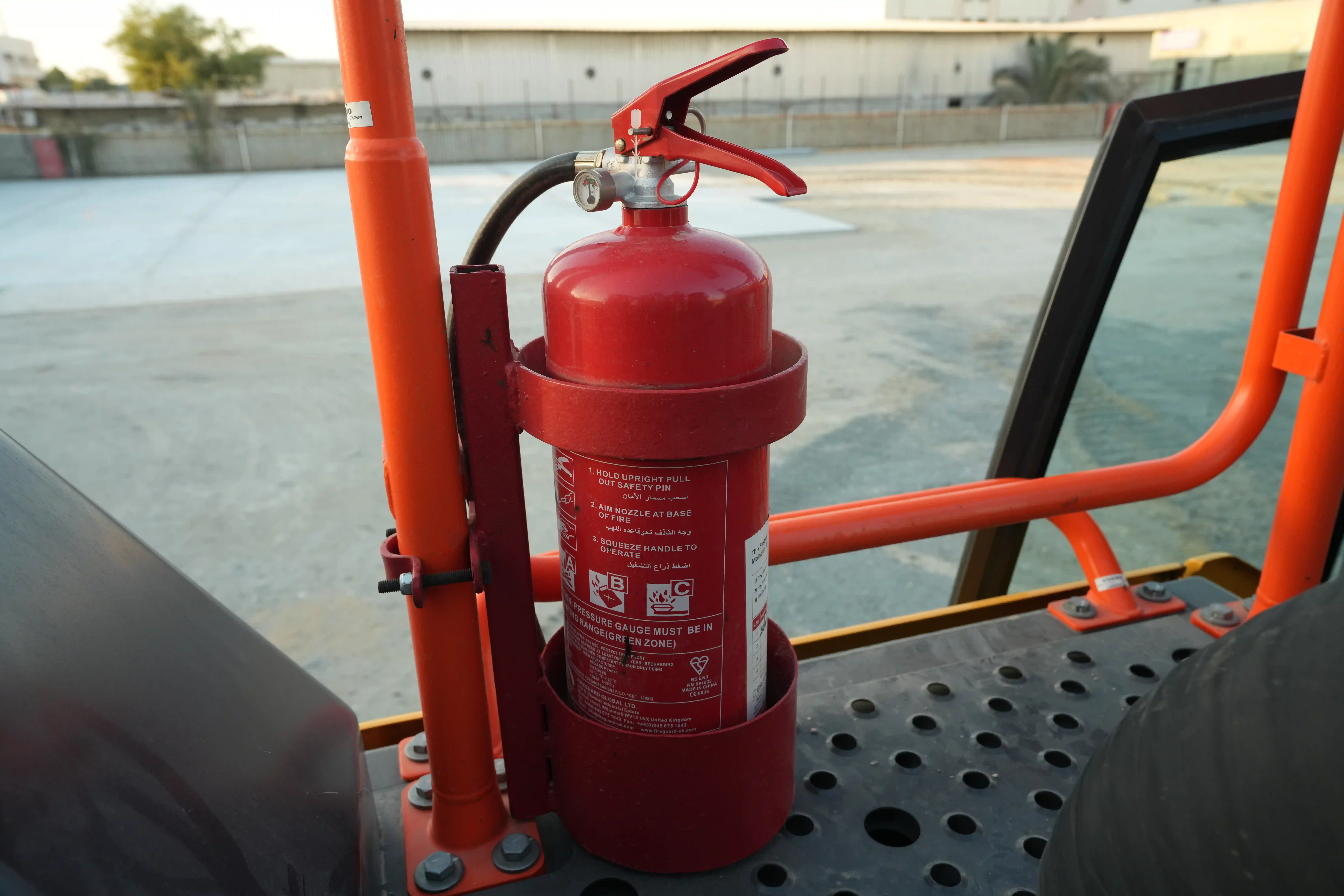 LEX-001-Volvo-EC550EL-large-excavator-inspection-safety-fire-extinguisher-3