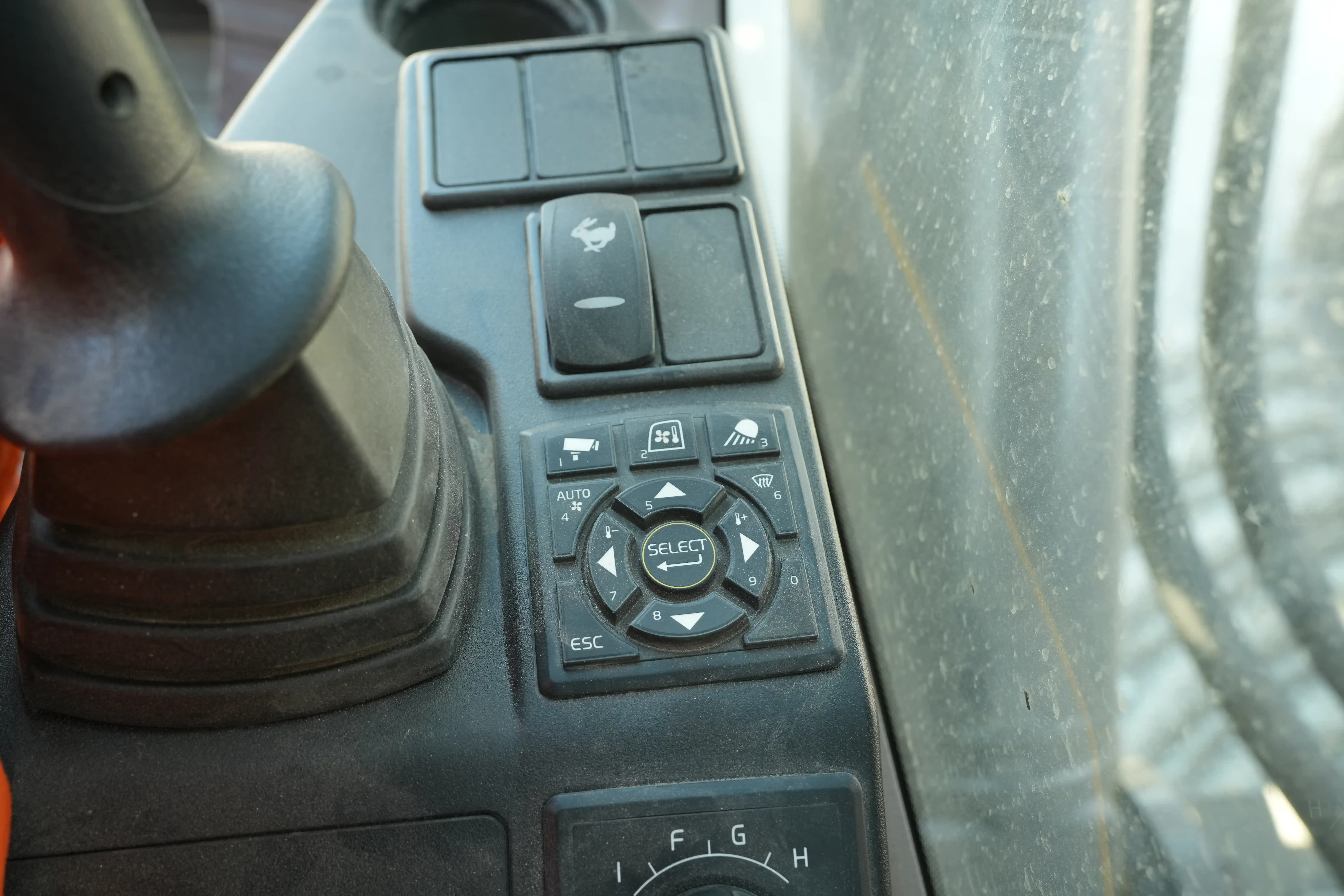 LEX-001-Volvo-EC550EL-large-excavator-inspection-cabin-electronic-instrument-board-3