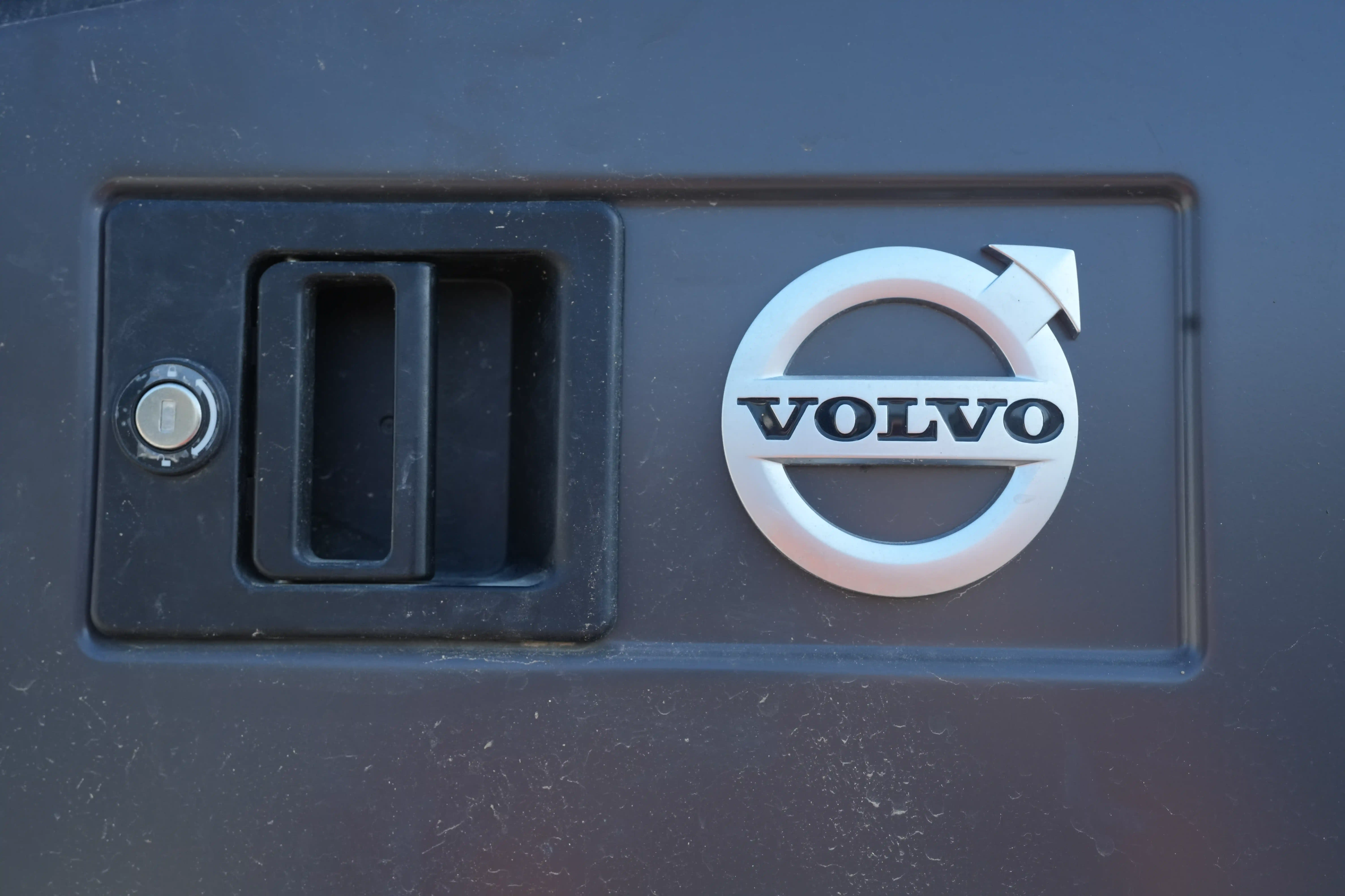 LEX-001-Volvo-EC550EL-large-excavator-inspection-cabin-door-handles-1