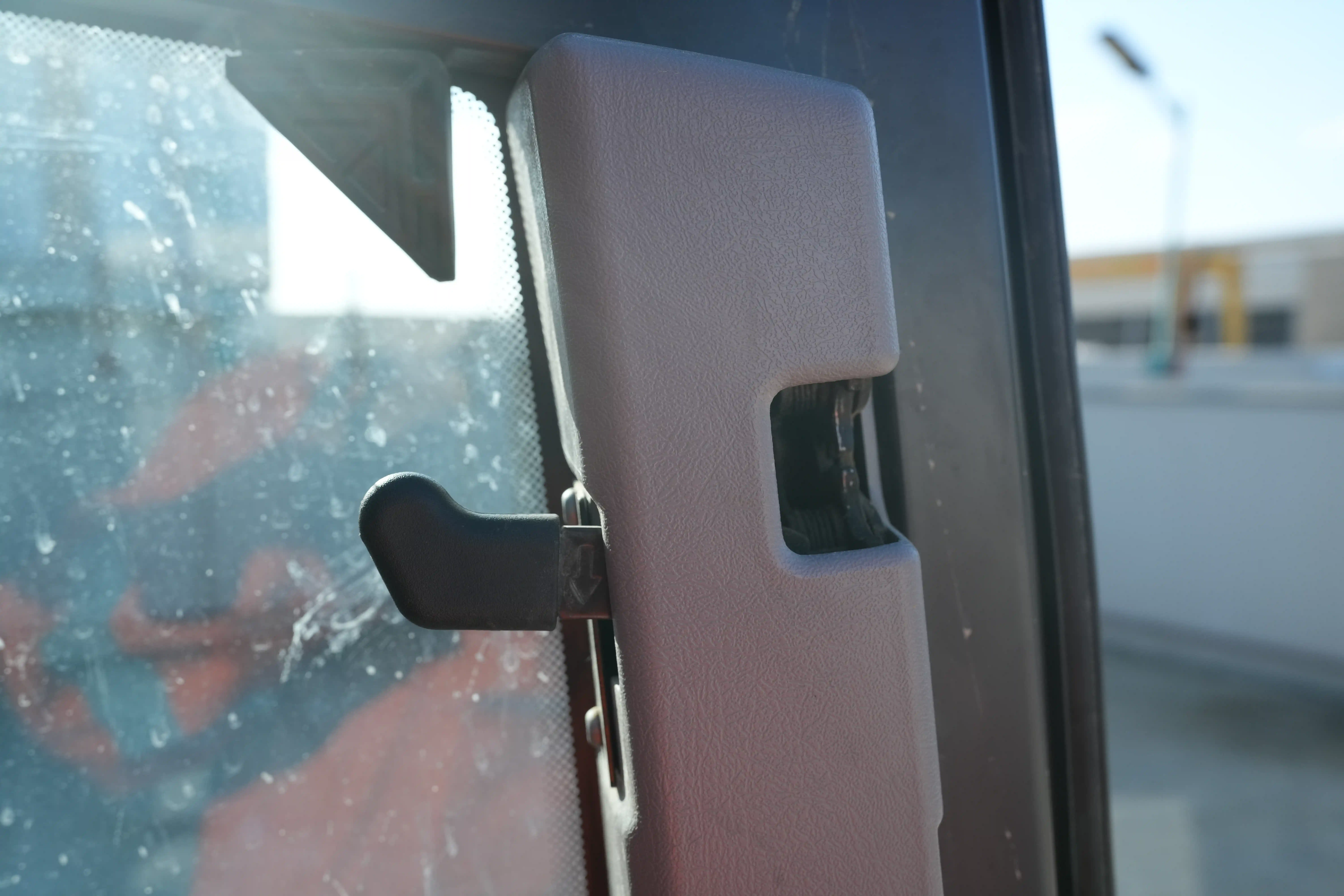 LEX-001-Volvo-EC550EL-large-excavator-inspection-cabin-door-handles-2