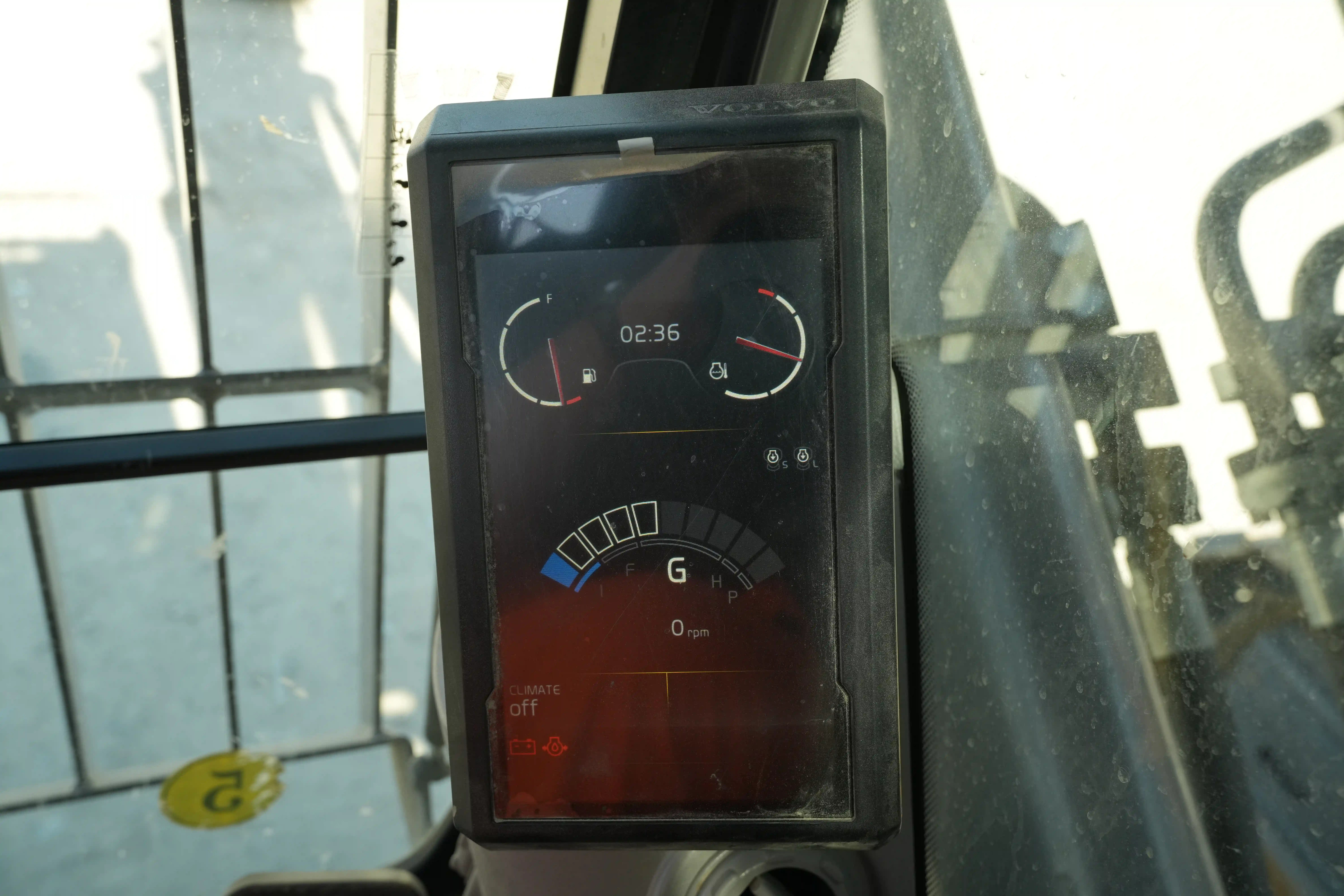 LEX-001-Volvo-EC550EL-large-excavator-inspection-cabin-instrument-cluster-2