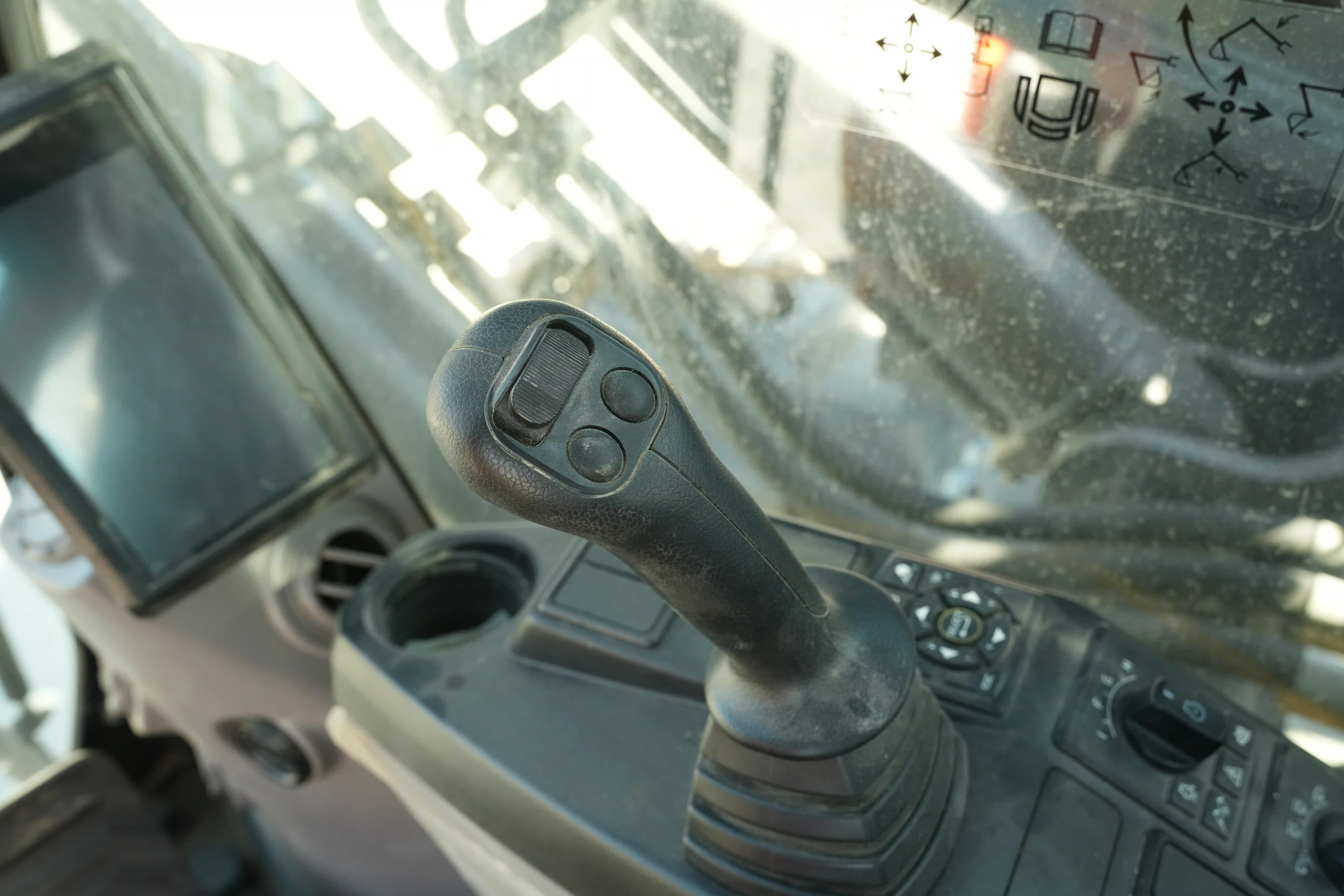 LEX-001-Volvo-EC550EL-large-excavator-inspection-cabin-joysticks-2