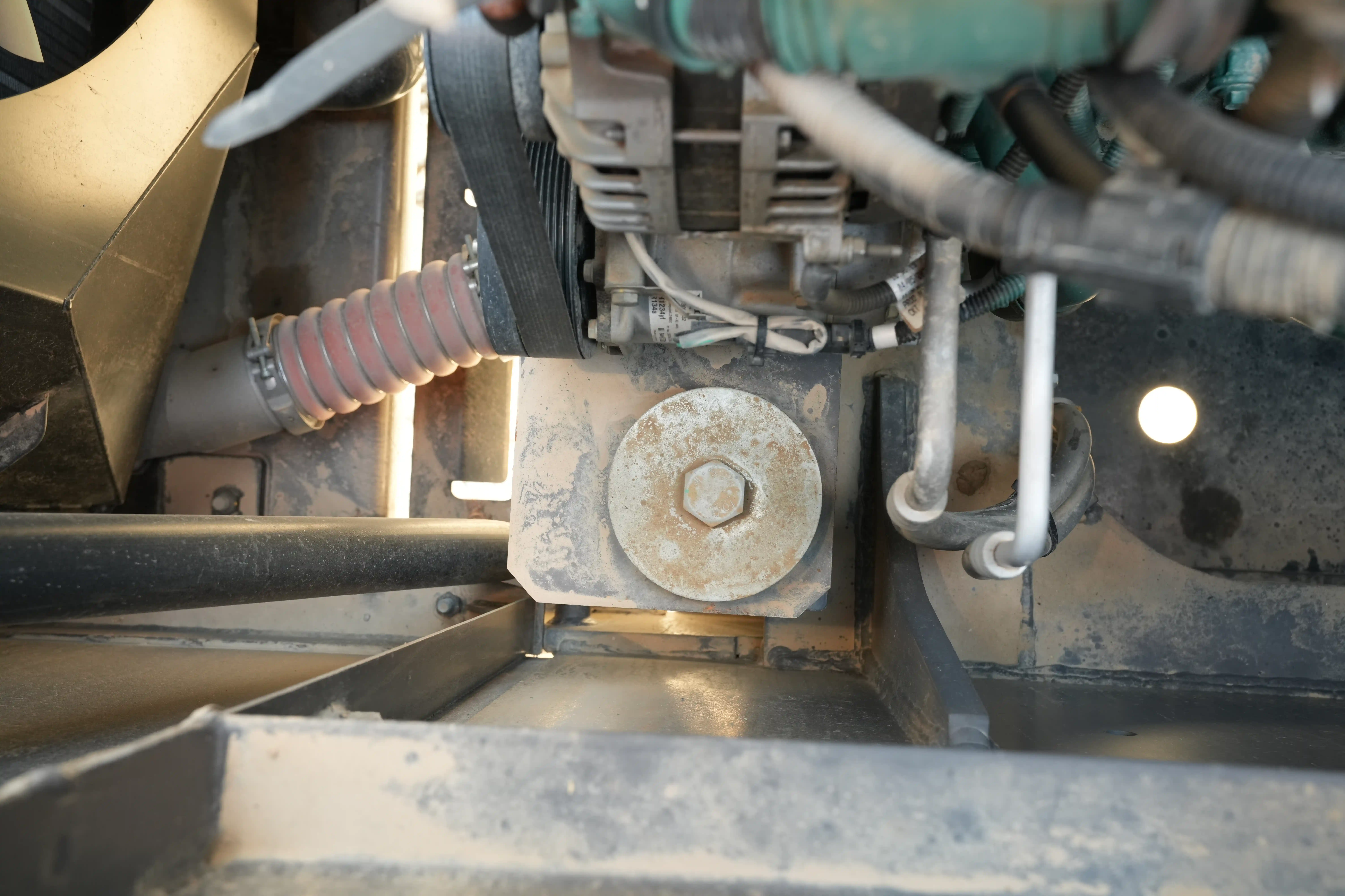 LEX-001-Volvo-EC550EL-large-excavator-inspection-air-conditioning-AC-compressor-1