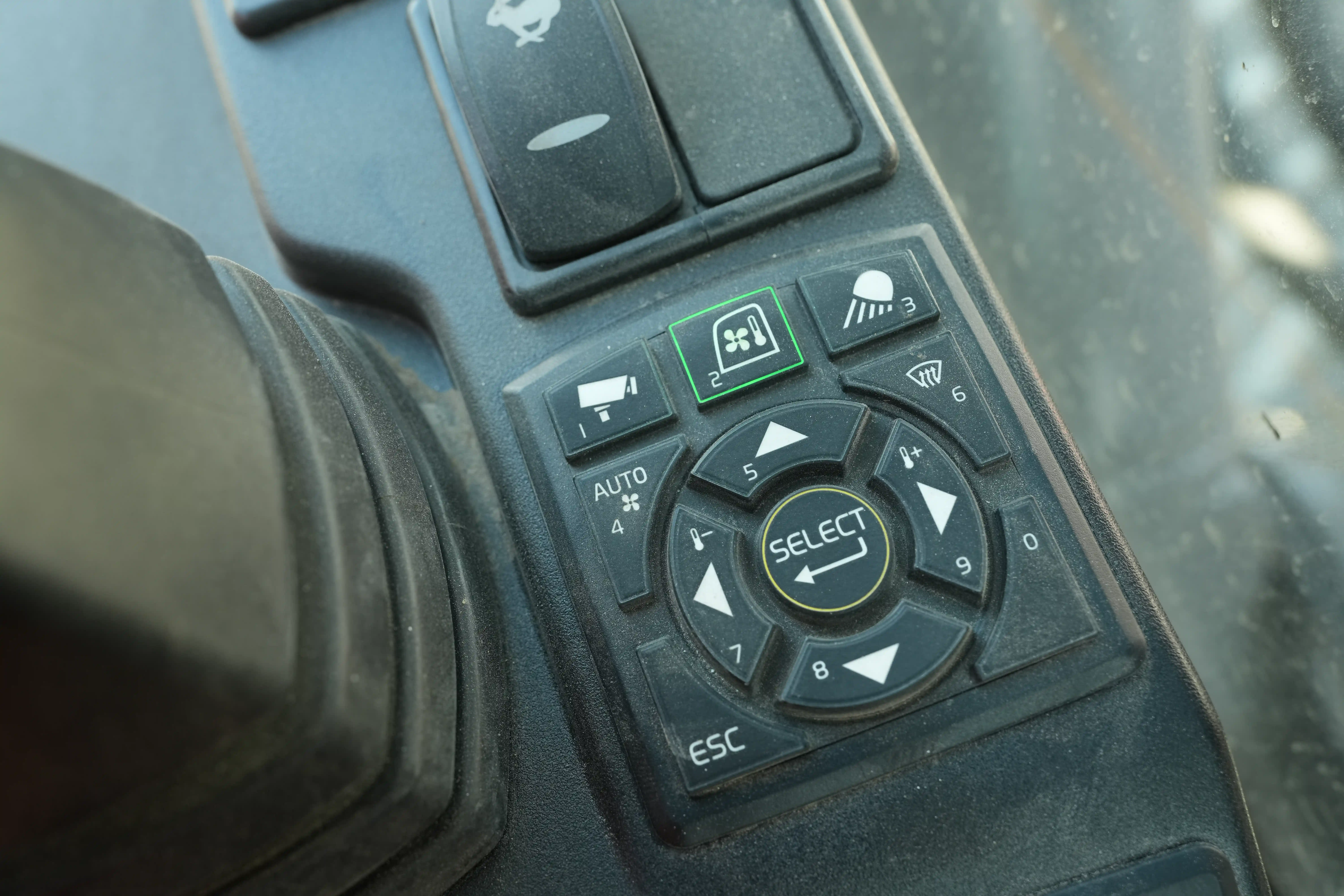 LEX-001-Volvo-EC550EL-large-excavator-inspection-air-conditioning-AC-control-panel-2
