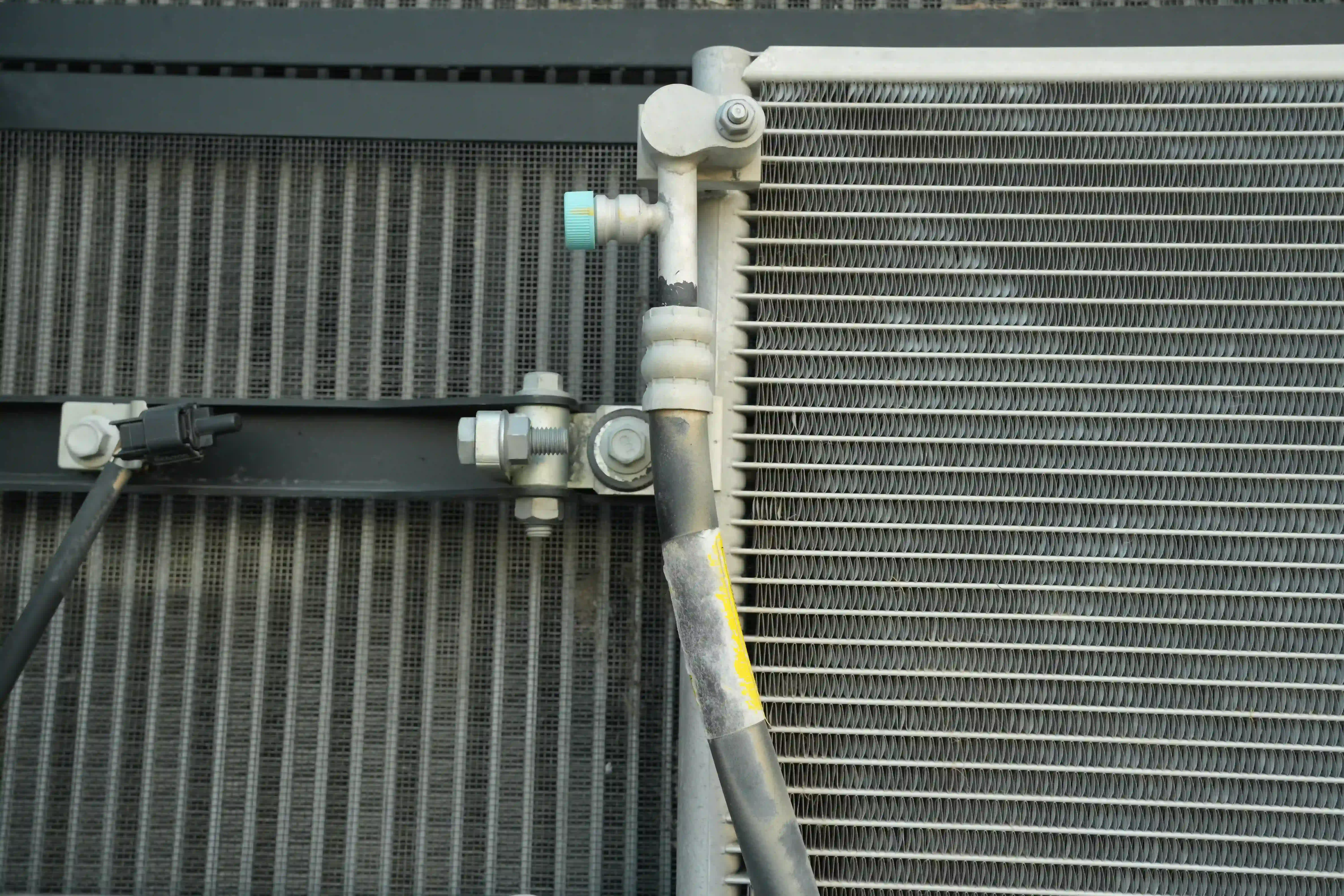 LEX-001-Volvo-EC550EL-large-excavator-inspection -air-conditioning-refrigerant-lines-1