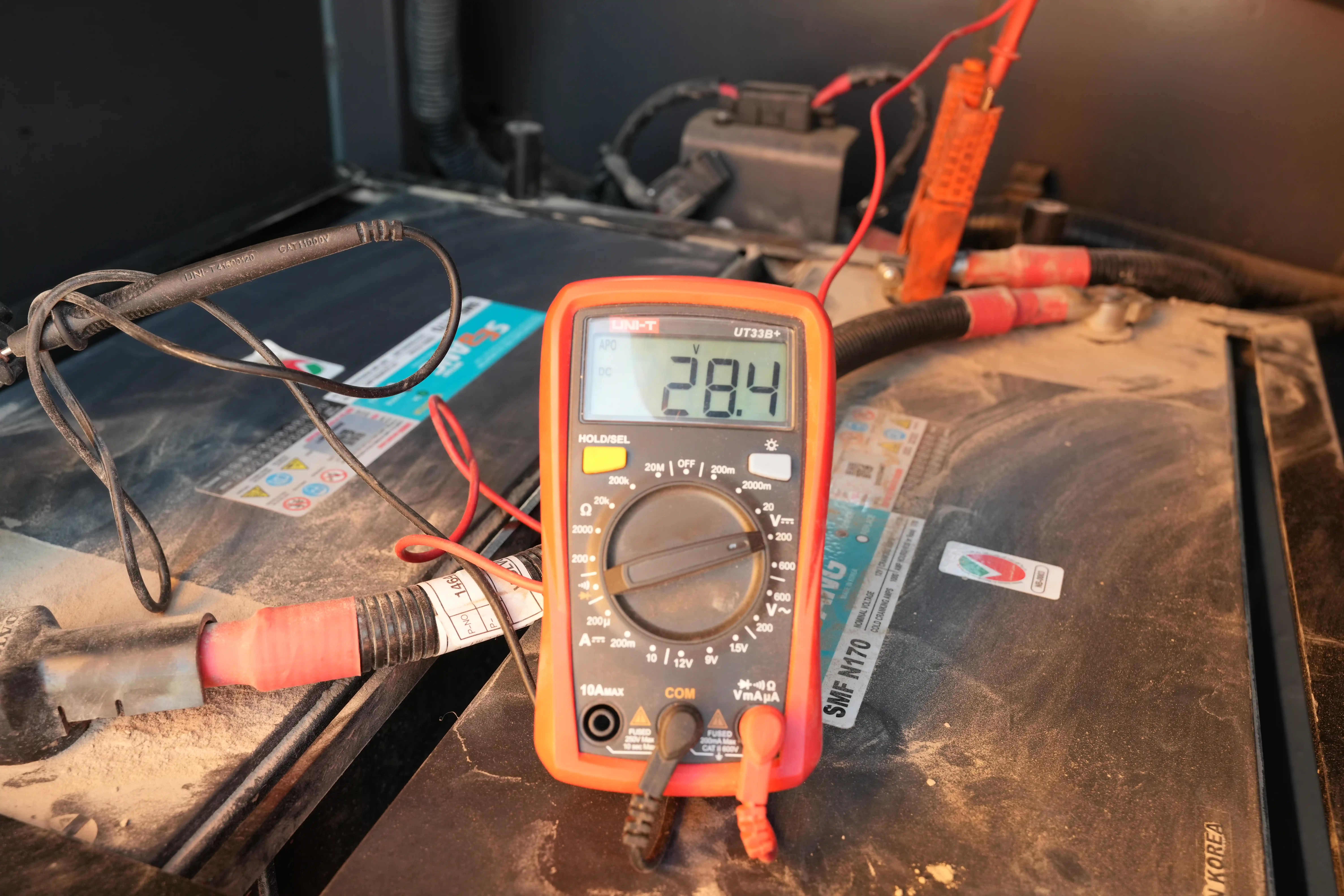 LEX-001-Volvo-EC550EL-large-excavator-inspection-electronics-battery-2