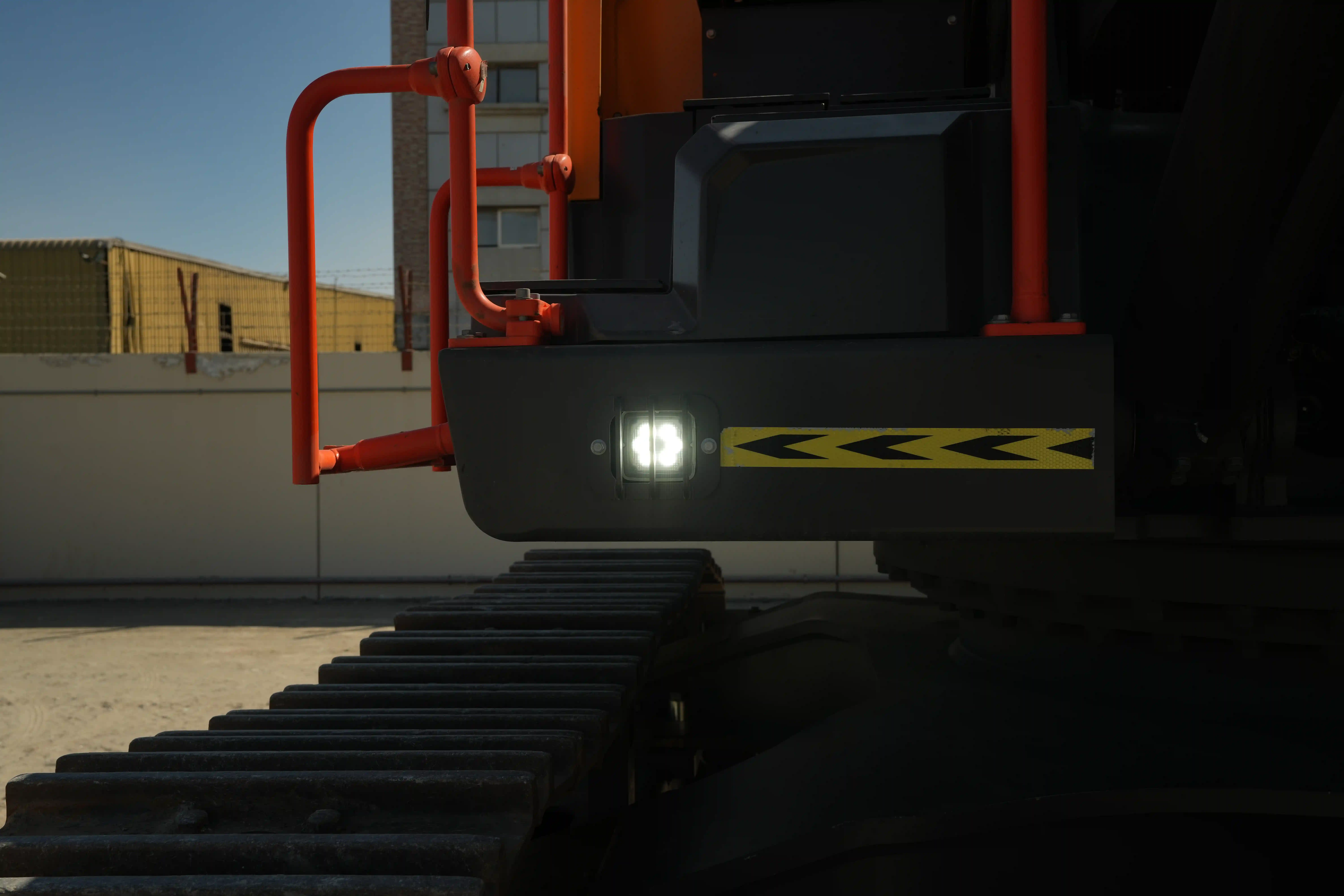 LEX-001-Volvo-EC550EL-large-excavator-inspection-electronics-lights-and-signals-3