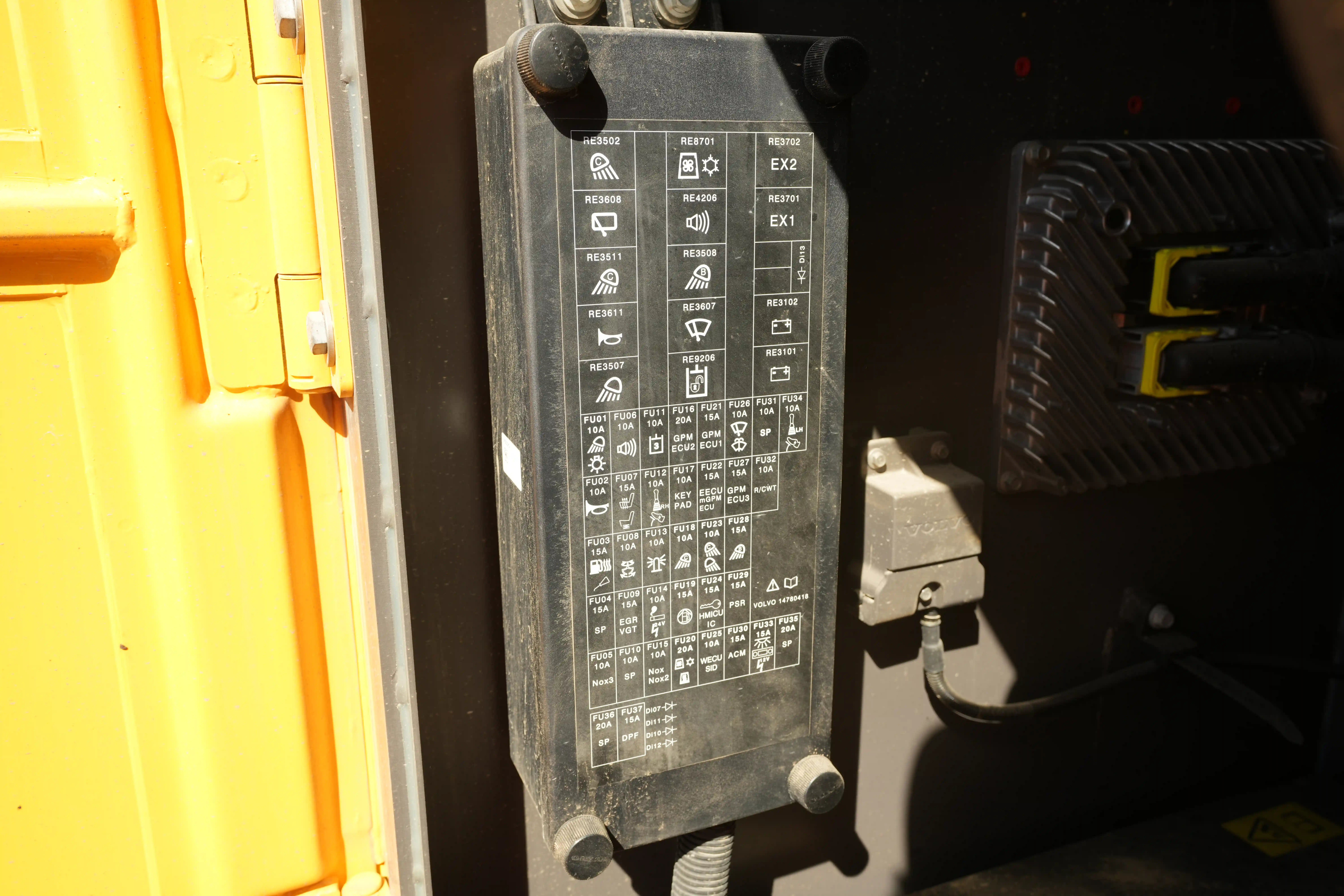 LEX-001-Volvo-EC550EL-large-excavator-inspection-electronics-fuse-box-1