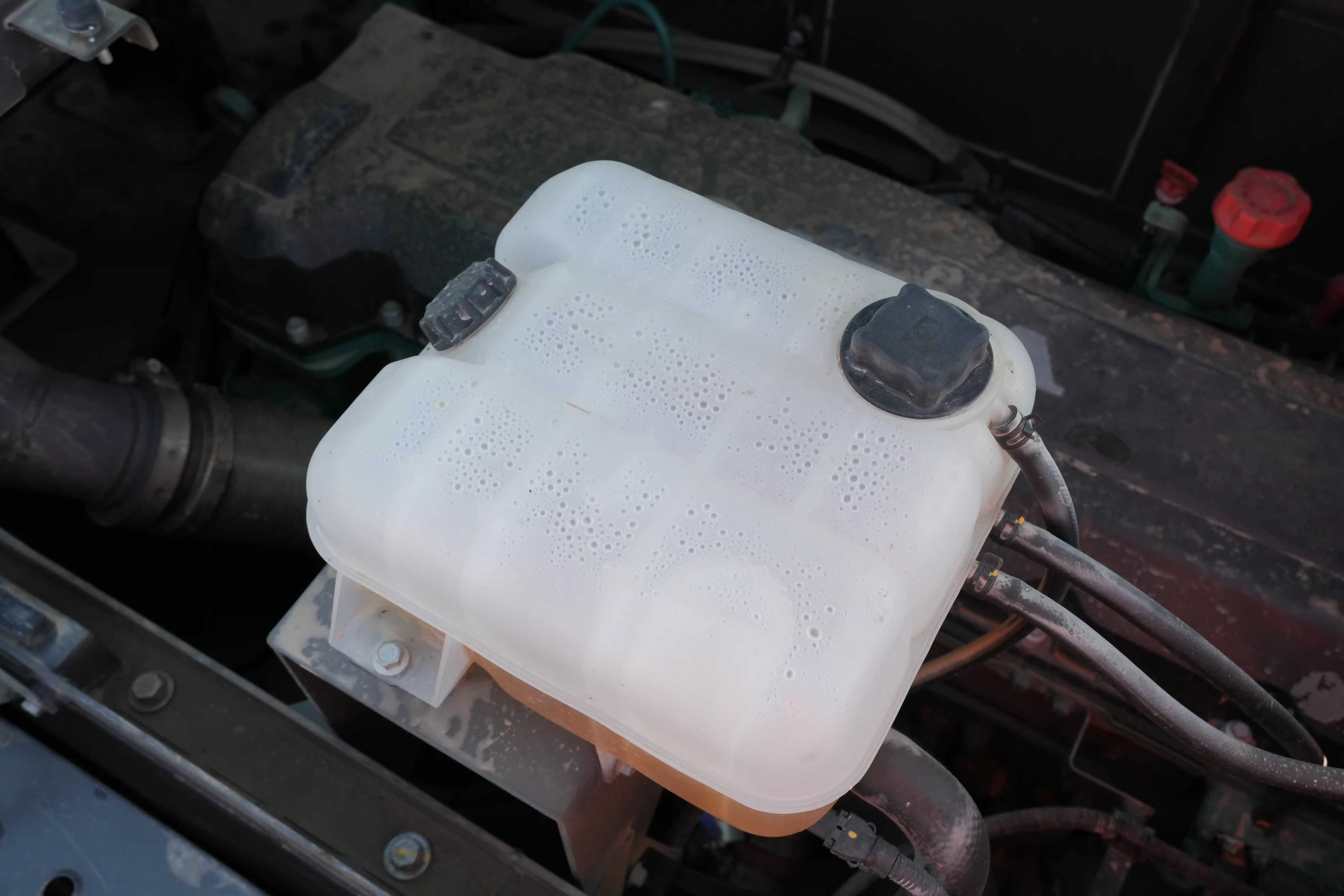 LEX-001-Volvo-EC550EL-large-excavator-inspection-engine-radiator-oil-cooler-and-air-cooler-1