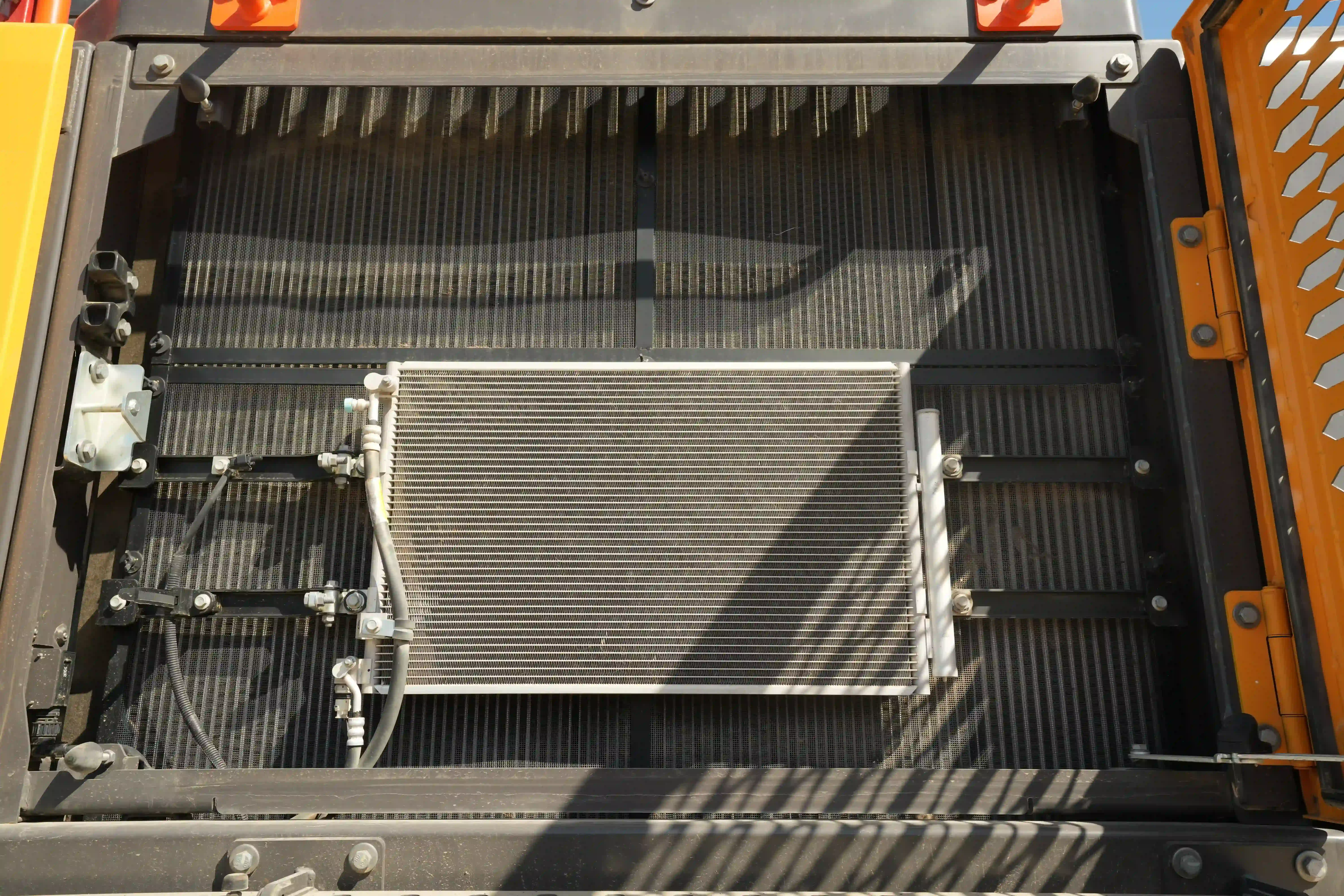 LEX-001-Volvo-EC550EL-large-excavator-inspection-engine-radiator-oil-cooler-and-air-cooler-2