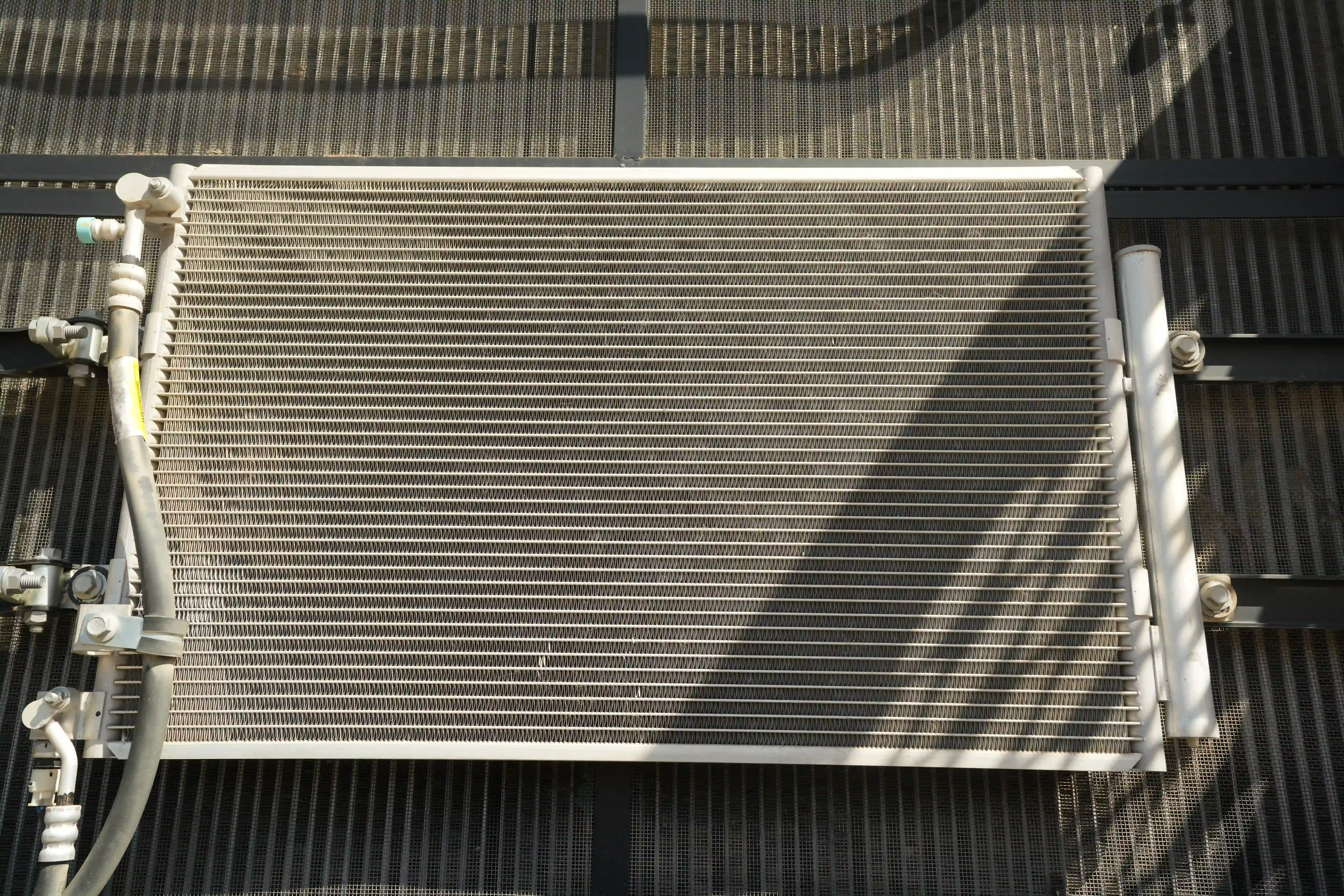 LEX-001-Volvo-EC550EL-large-excavator-inspection-engine-radiator-oil-cooler-and-air-cooler-3