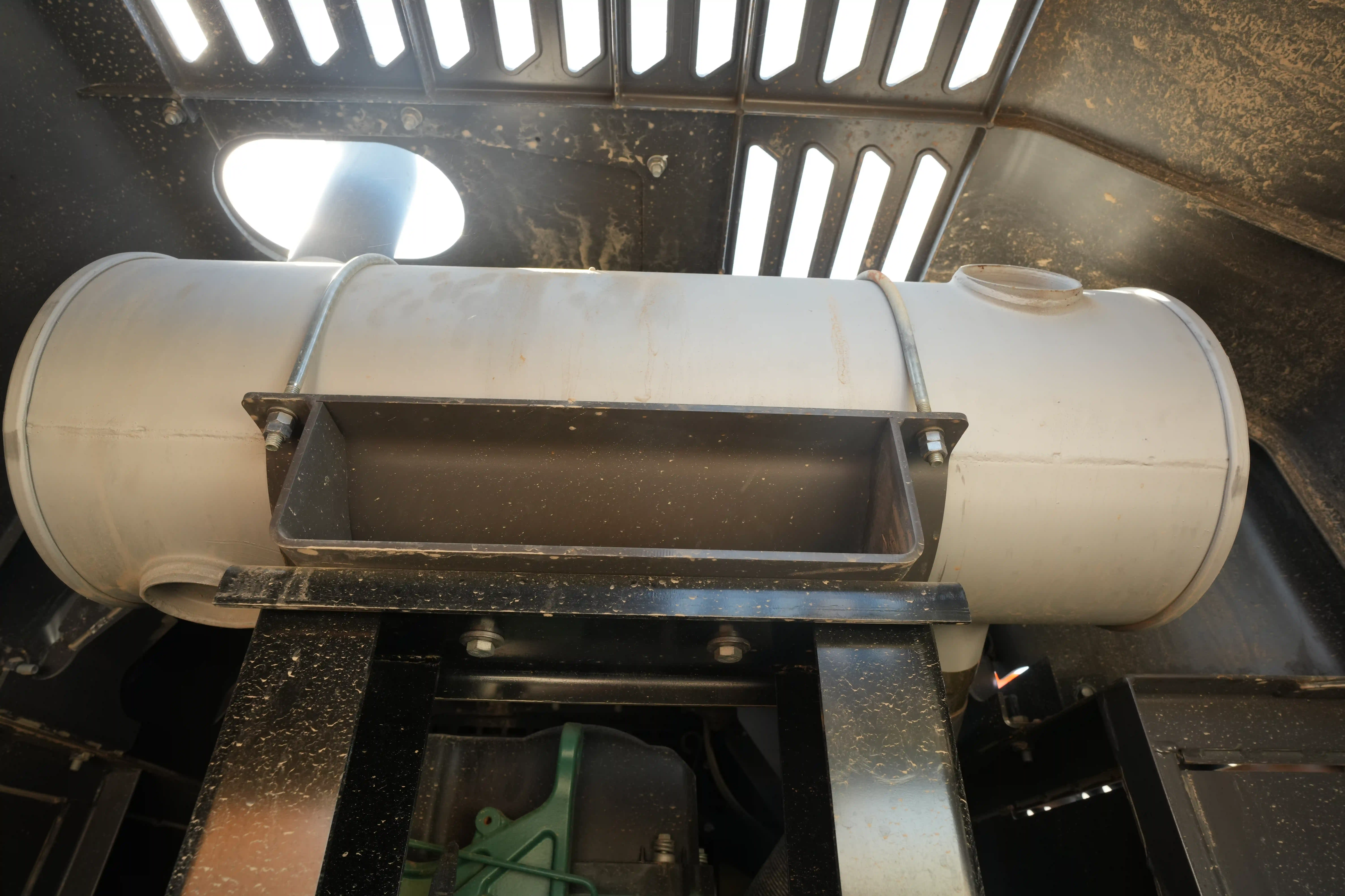 LEX-001-Volvo-EC550EL-large-excavator-inspection-engine-exhaust-system-2