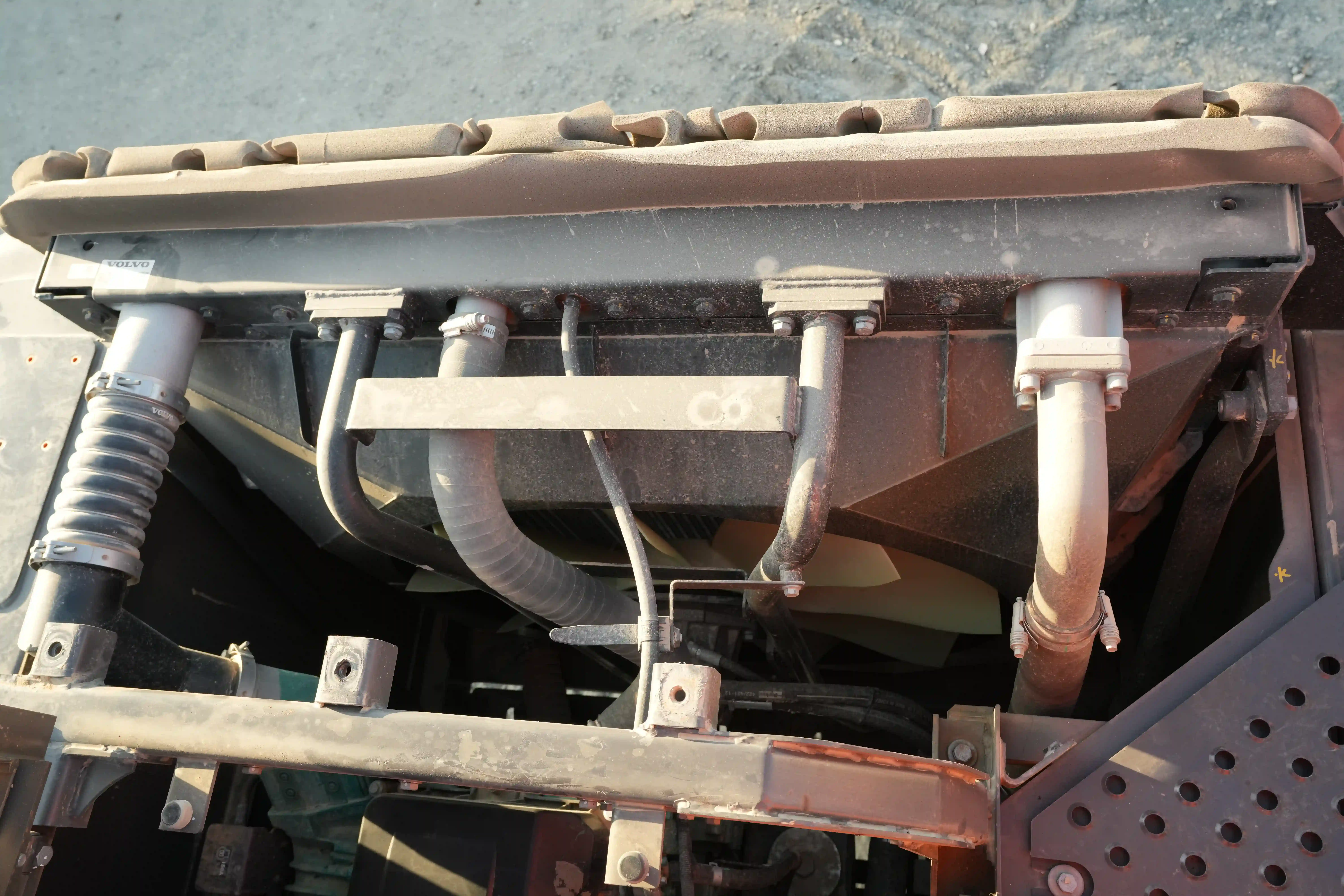 LEX-001-Volvo-EC550EL-large-excavator-inspection-engine-cooling-fan-and-fan-guard-2