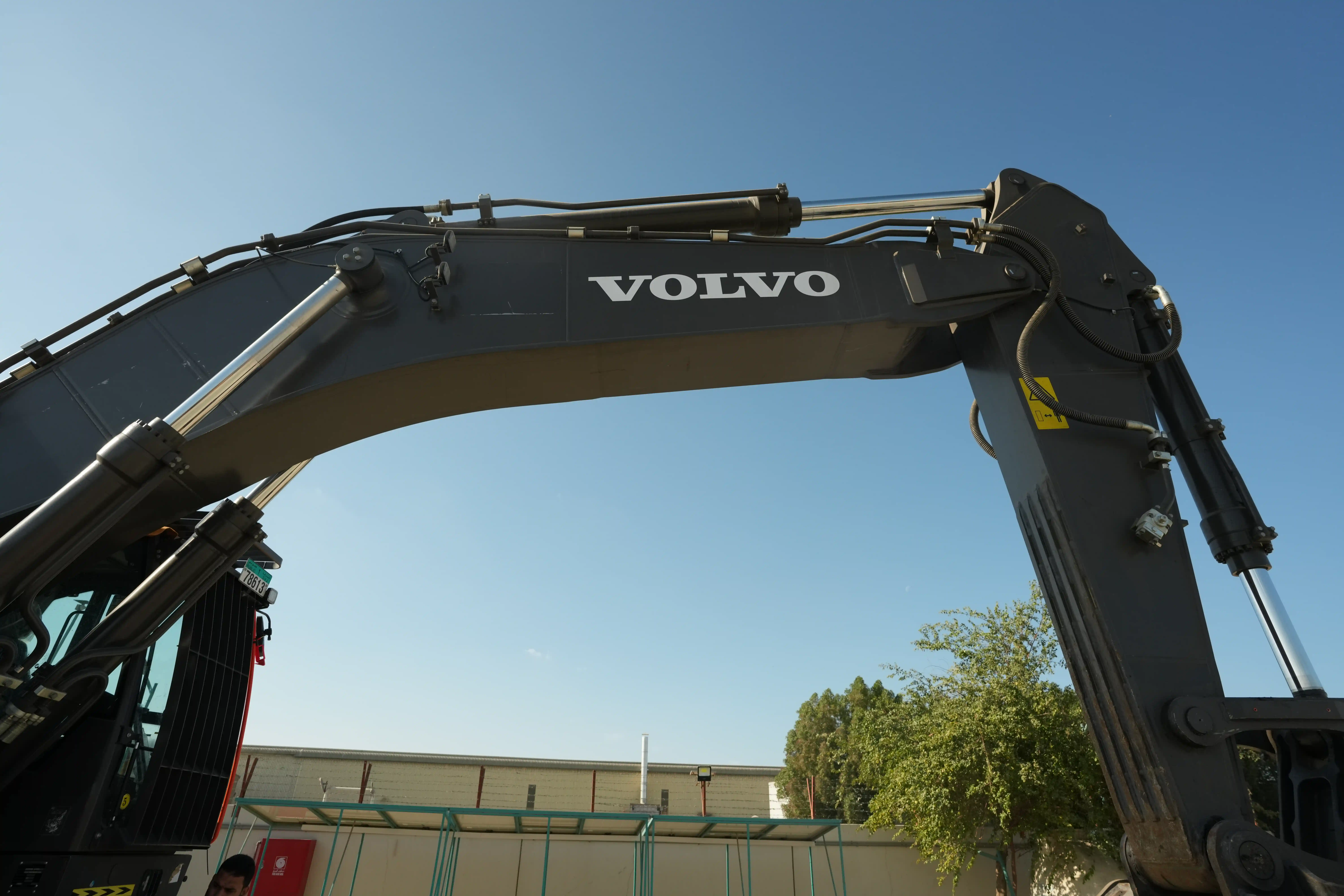 LEX-001-Volvo-EC550EL-large-excavator-inspection-chassis-boom-2