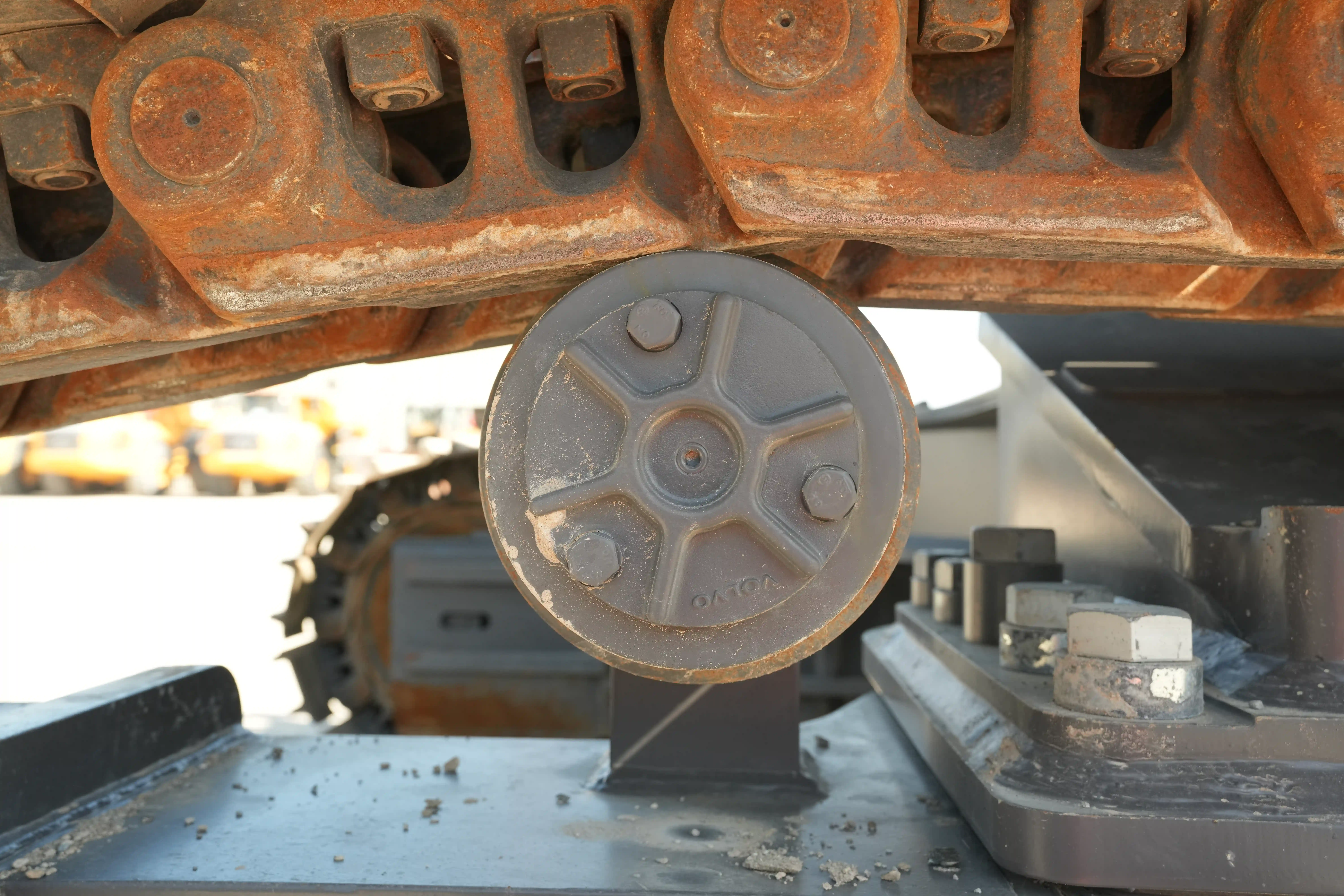 LEX-001-Volvo-EC550EL-large-excavator-inspection-undercarriage-left-carrier-rollers-2