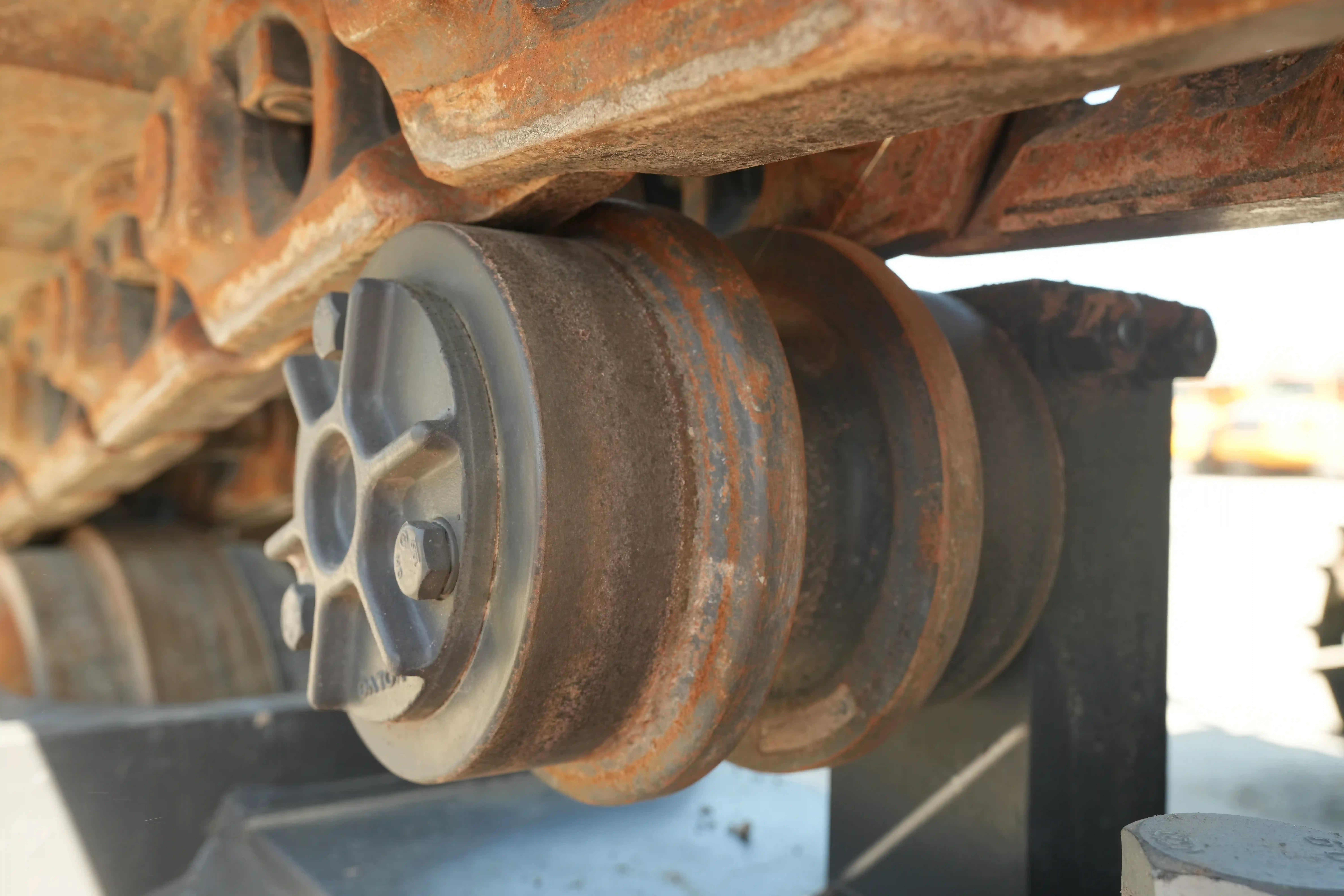LEX-001-Volvo-EC550EL-large-excavator-inspection-undercarriage-left-carrier-rollers-3