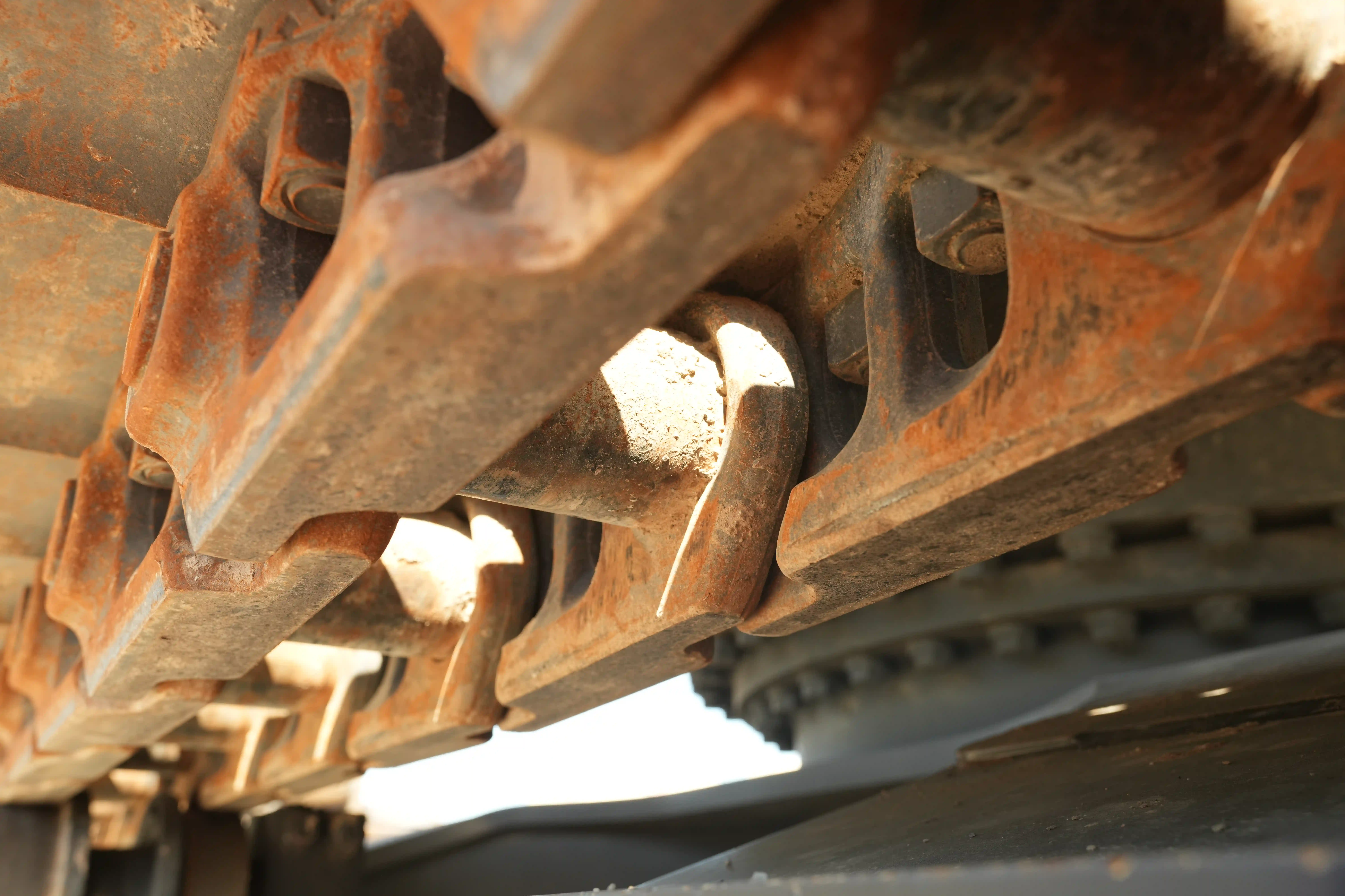 LEX-001-Volvo-EC550EL-large-excavator-inspection-undercarriage-left-track-chain-2