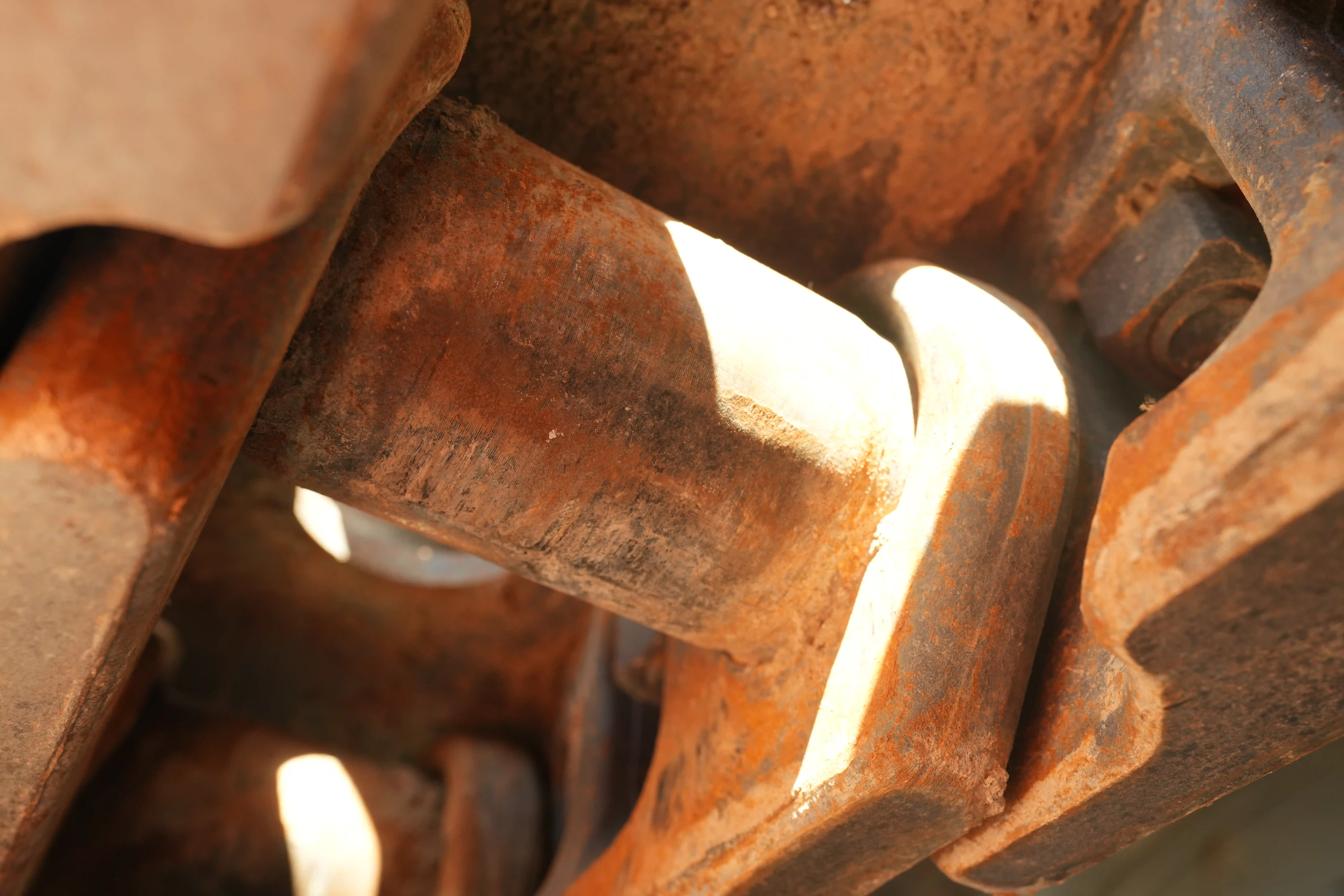 LEX-001-Volvo-EC550EL-large-excavator-inspection-undercarriage-left-track-chain-3