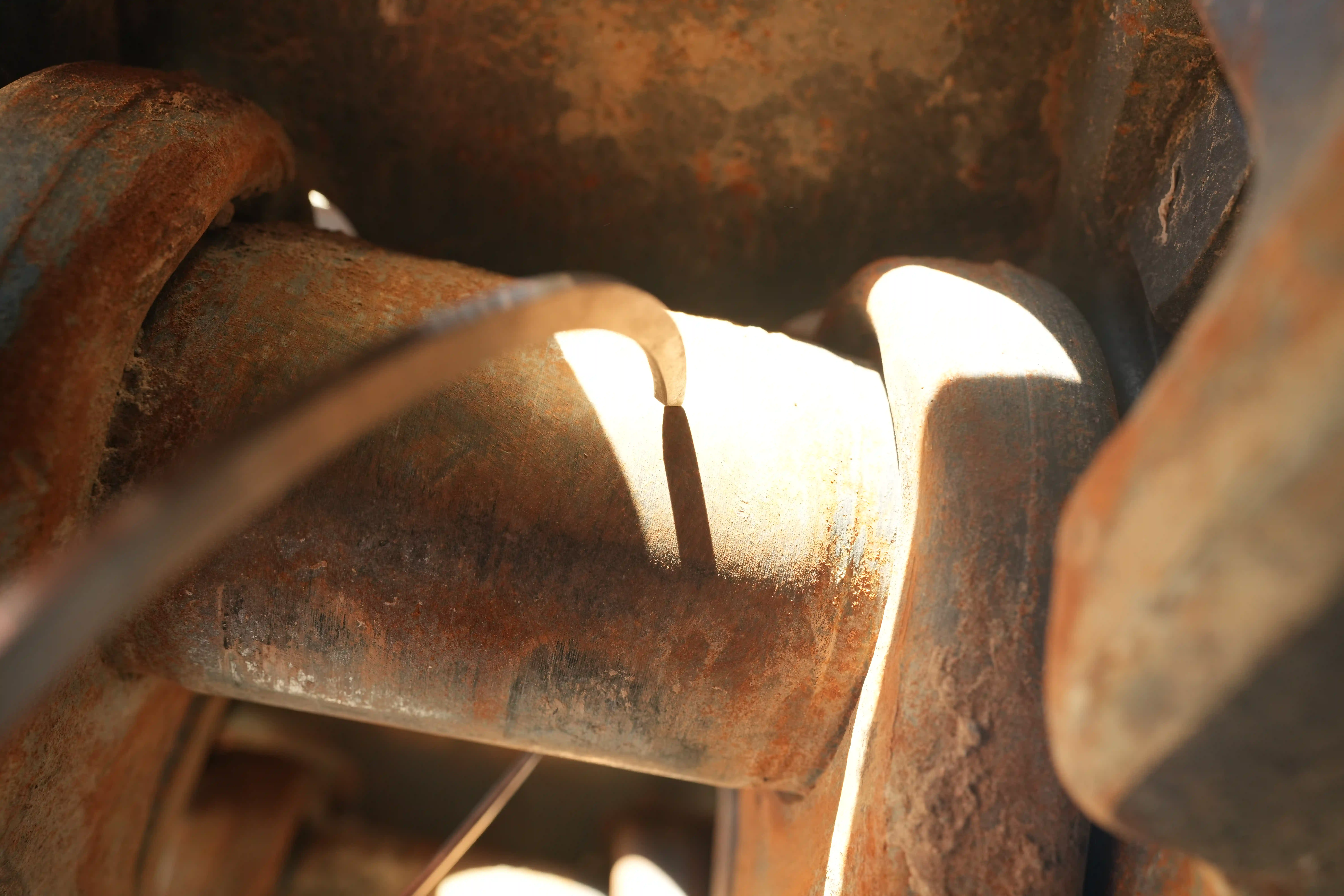 LEX-001-Volvo-EC550EL-large-excavator-inspection-undercarriage-left-track-chain-4