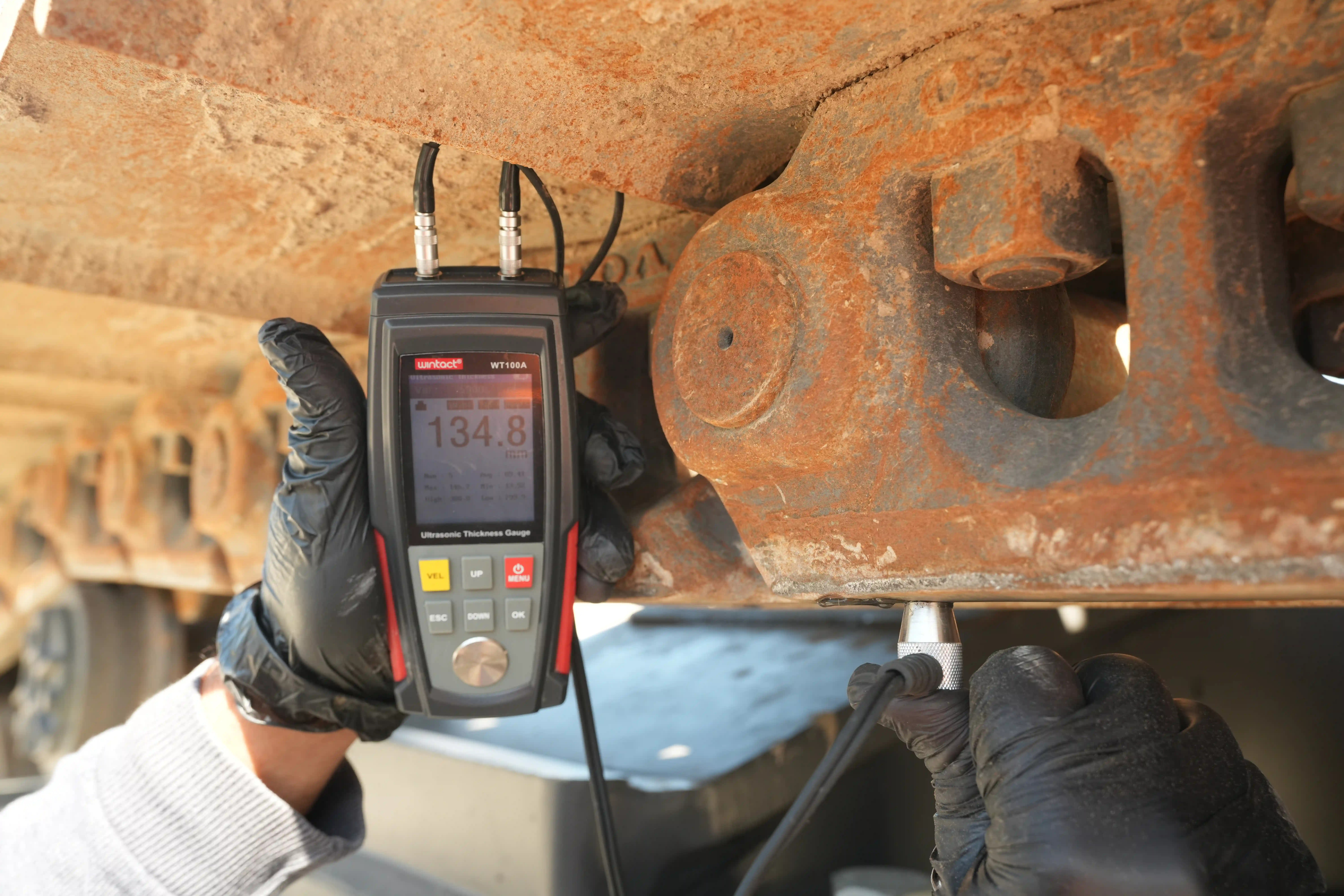 LEX-001-Volvo-EC550EL-large-excavator-inspection-undercarriage-left-track-chain-6