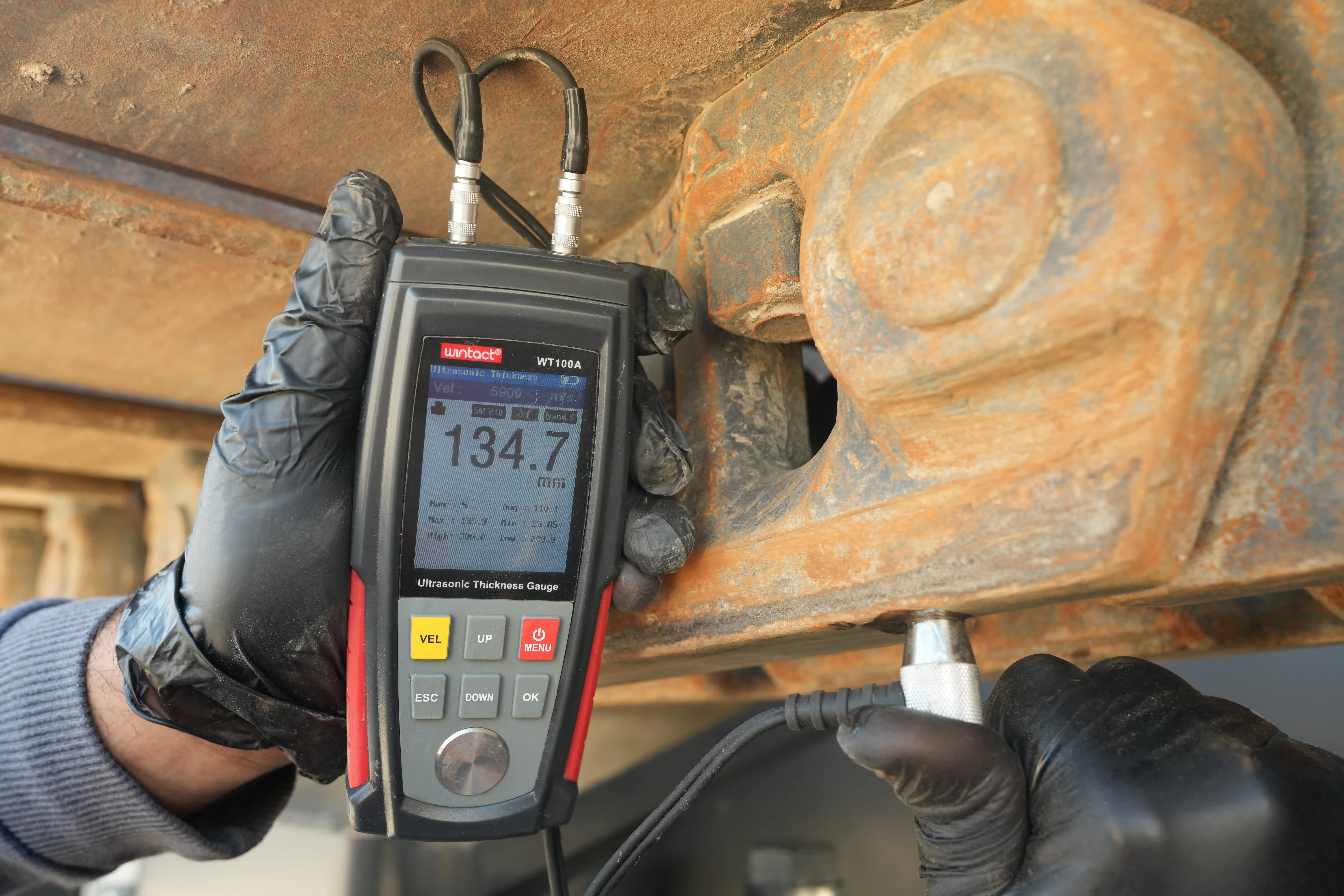 LEX-001-Volvo-EC550EL-large-excavator-inspection-undercarriage-right-track-chain-5