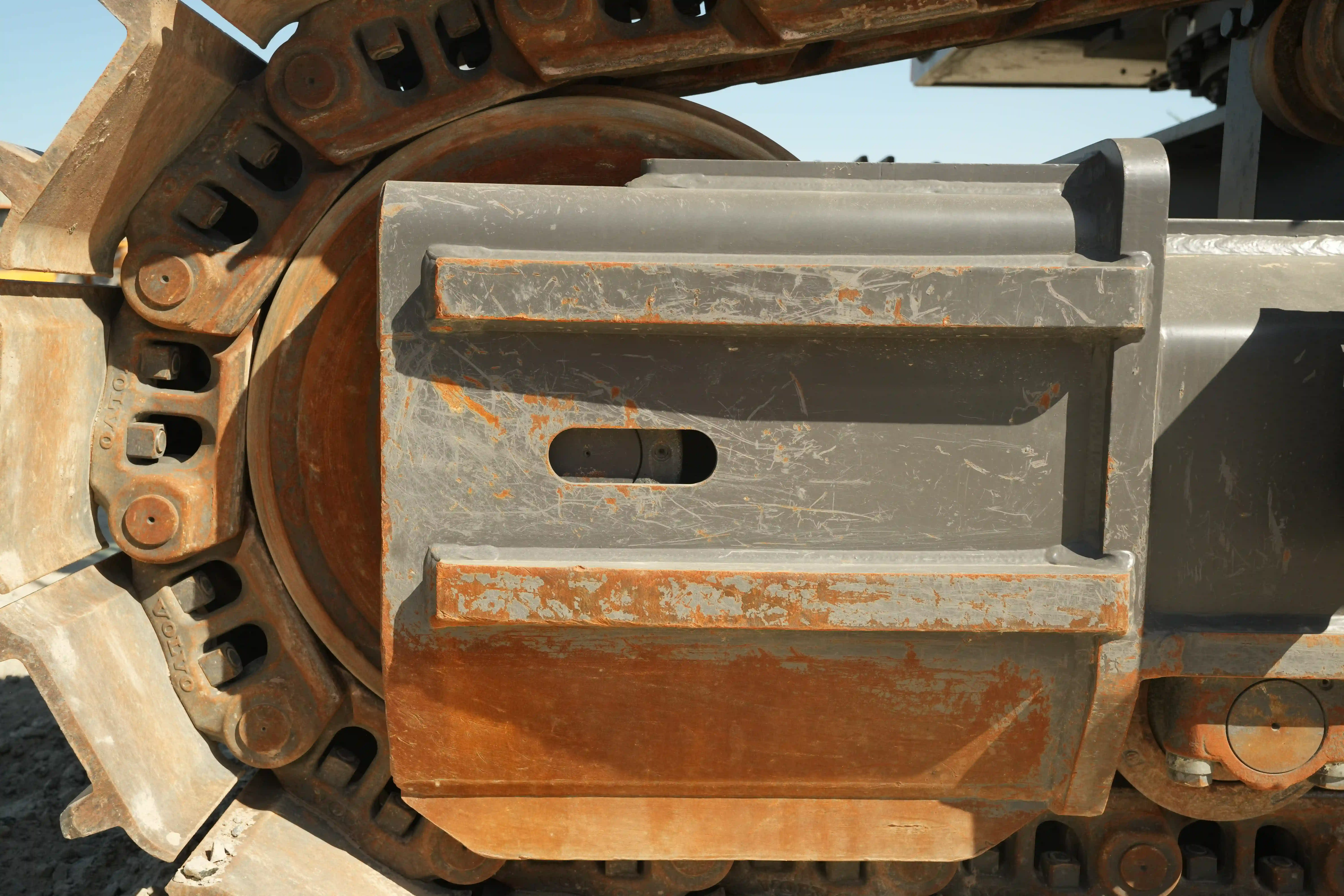 LEX-001-Volvo-EC550EL-large-excavator-inspection-undercarriage-left-idler-2