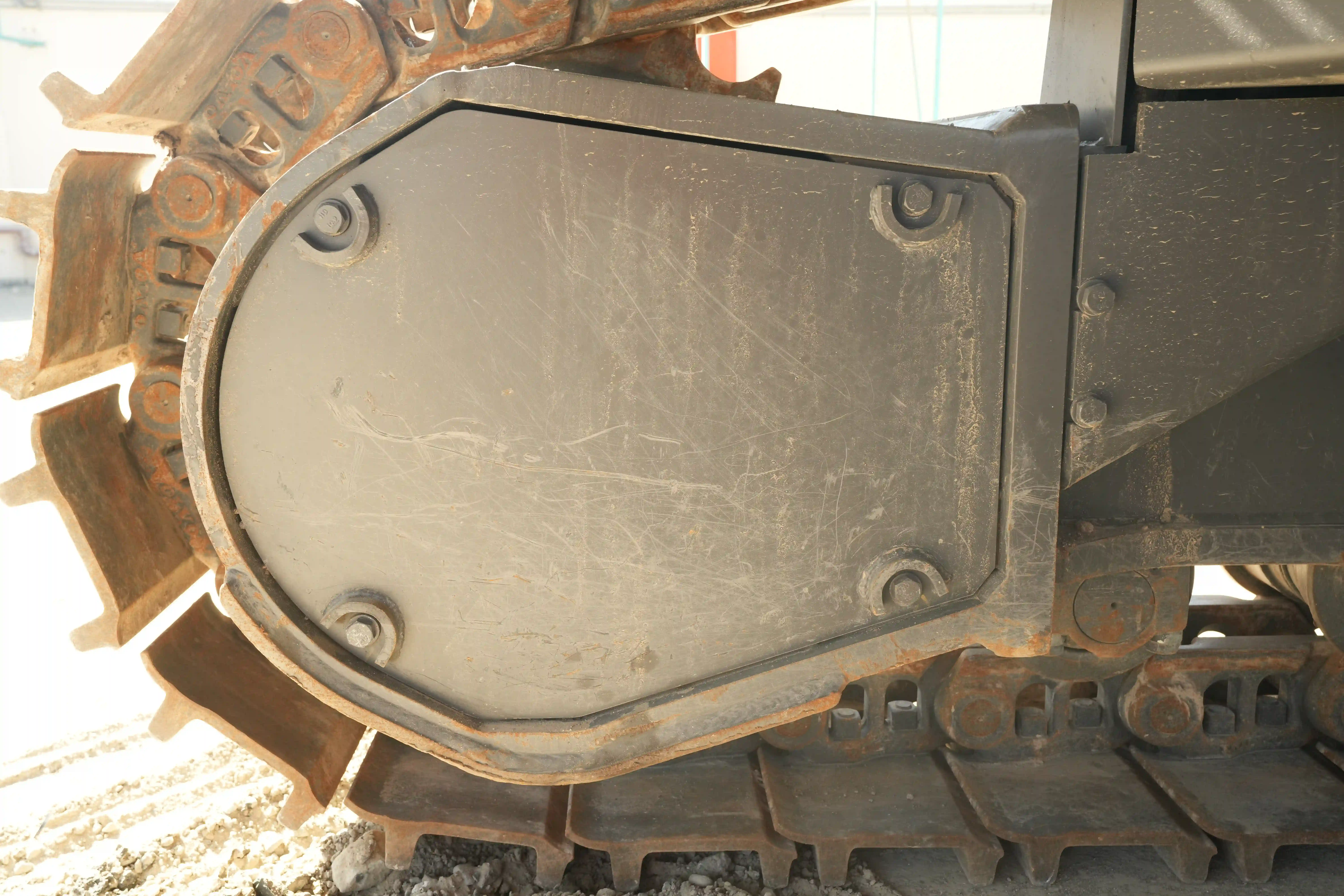 LEX-001-Volvo-EC550EL-large-excavator-inspection-undercarriage-final-drives-2