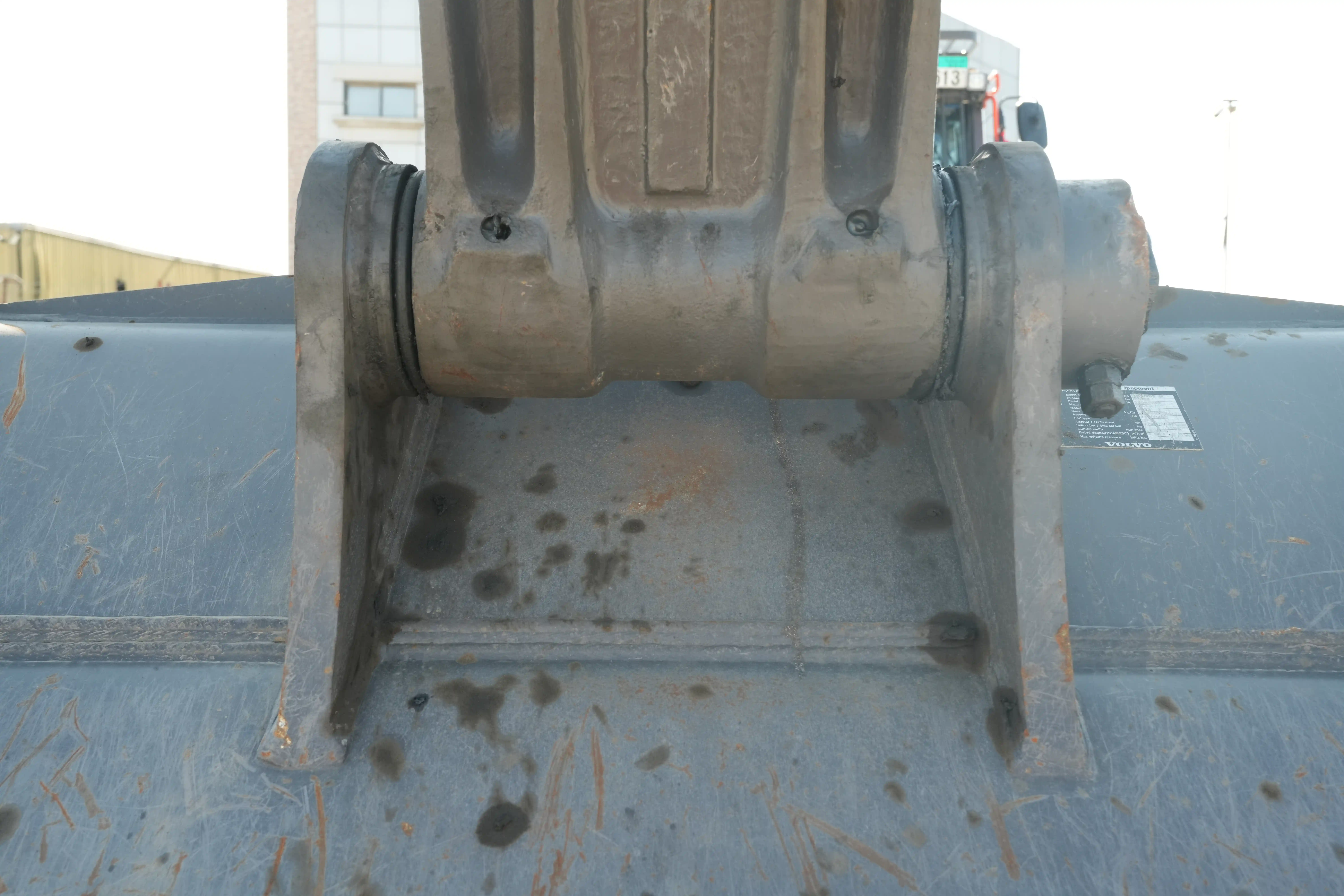 LEX-001-Volvo-EC550EL-large-excavator-inspection-attachment-excavator-bucket-1
