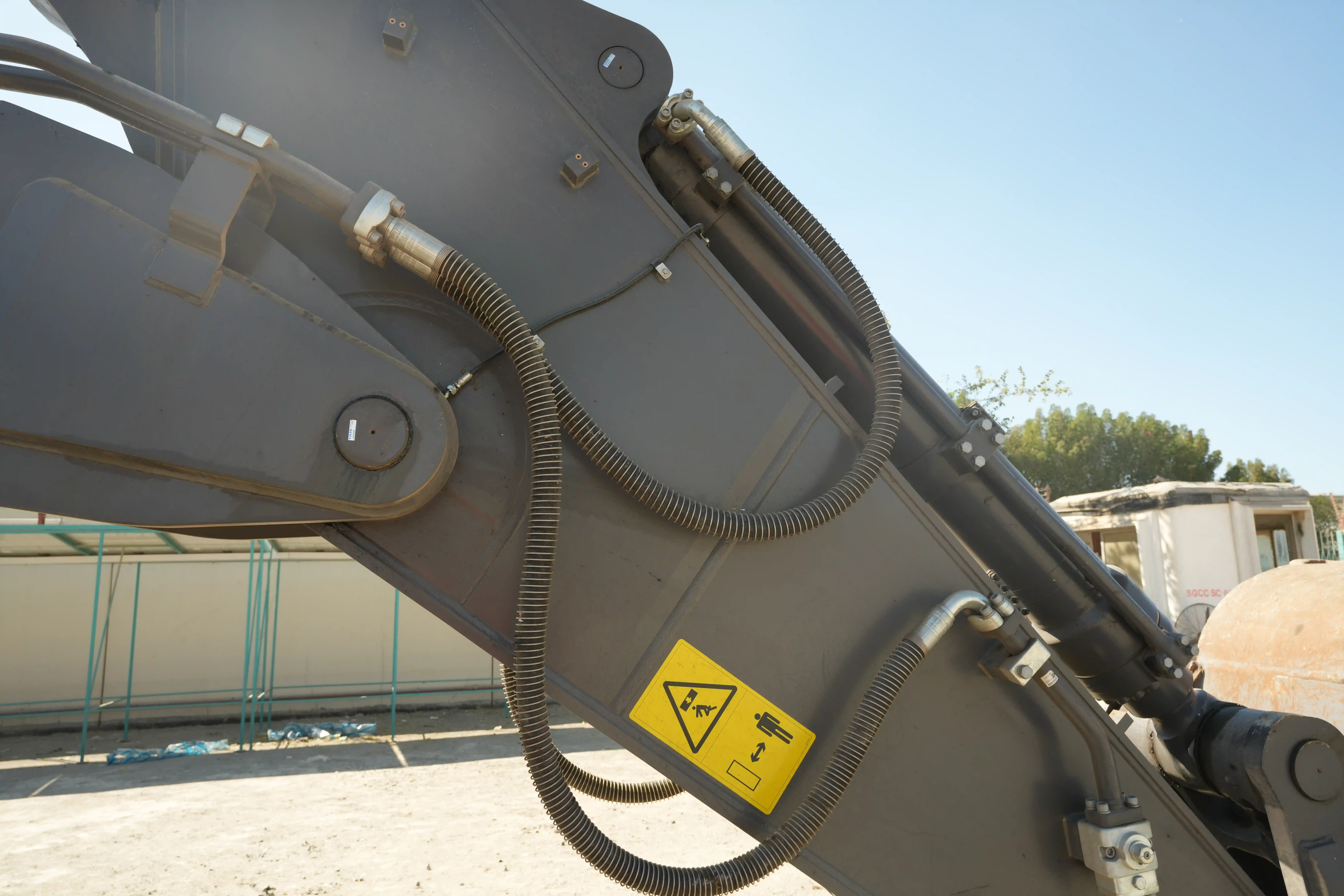 LEX-001-Volvo-EC550EL-large-excavator-inspection-hydraulics-hydraulic-hoses-and-lines-2