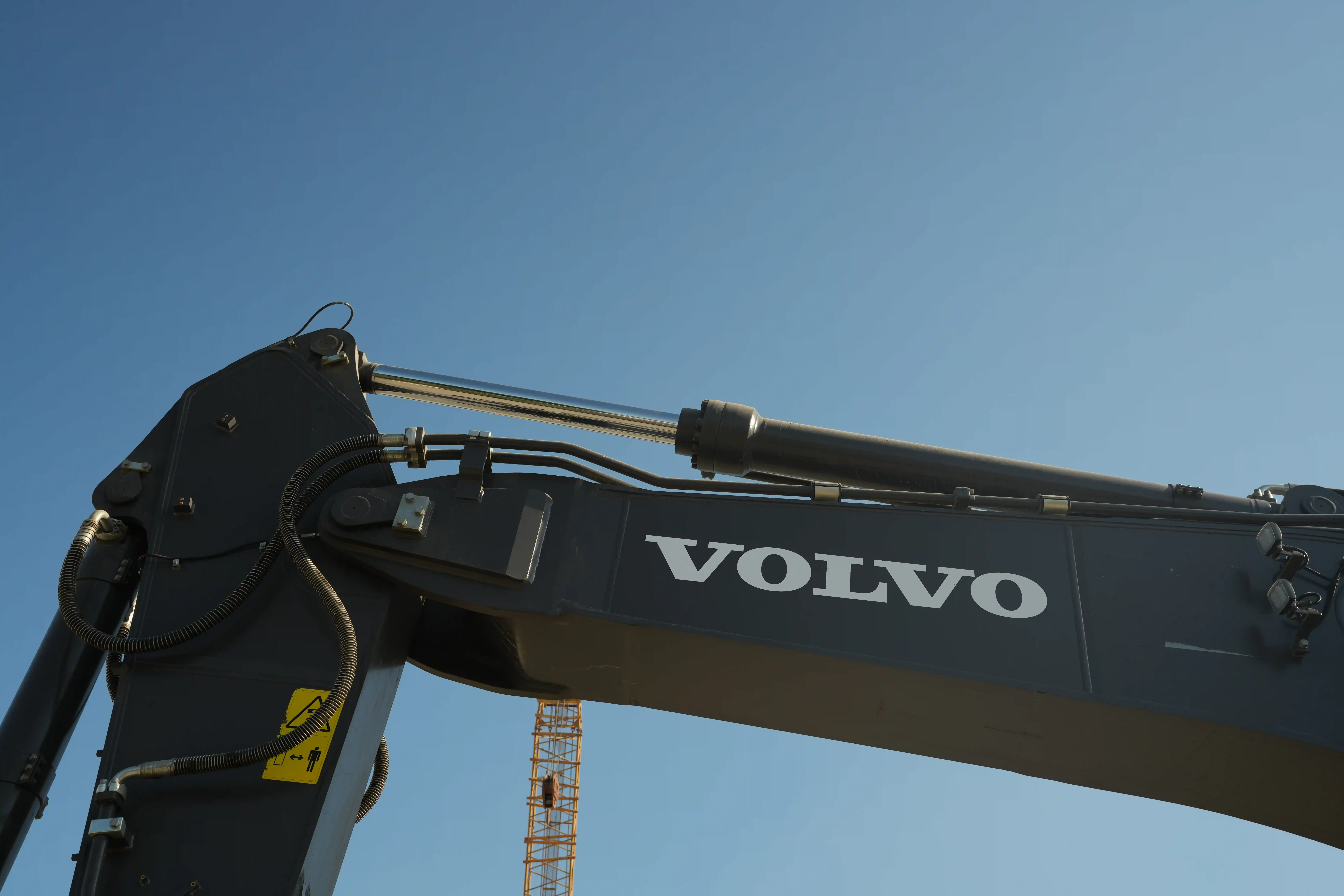 LEX-001-Volvo-EC550EL-large-excavator-inspection-hydraulics-stick-cylinder-1