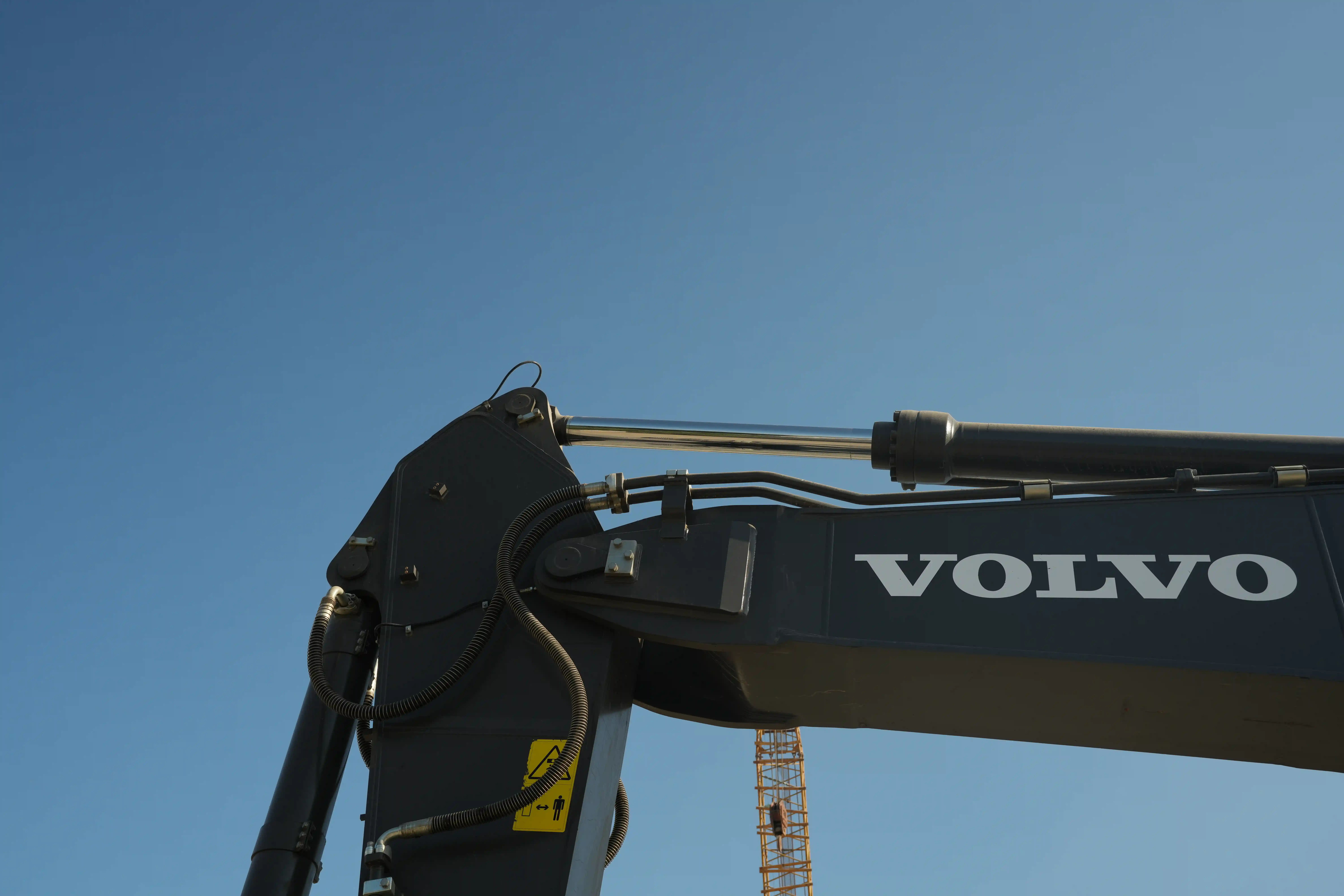LEX-001-Volvo-EC550EL-large-excavator-inspection-hydraulics-stick-cylinder-2