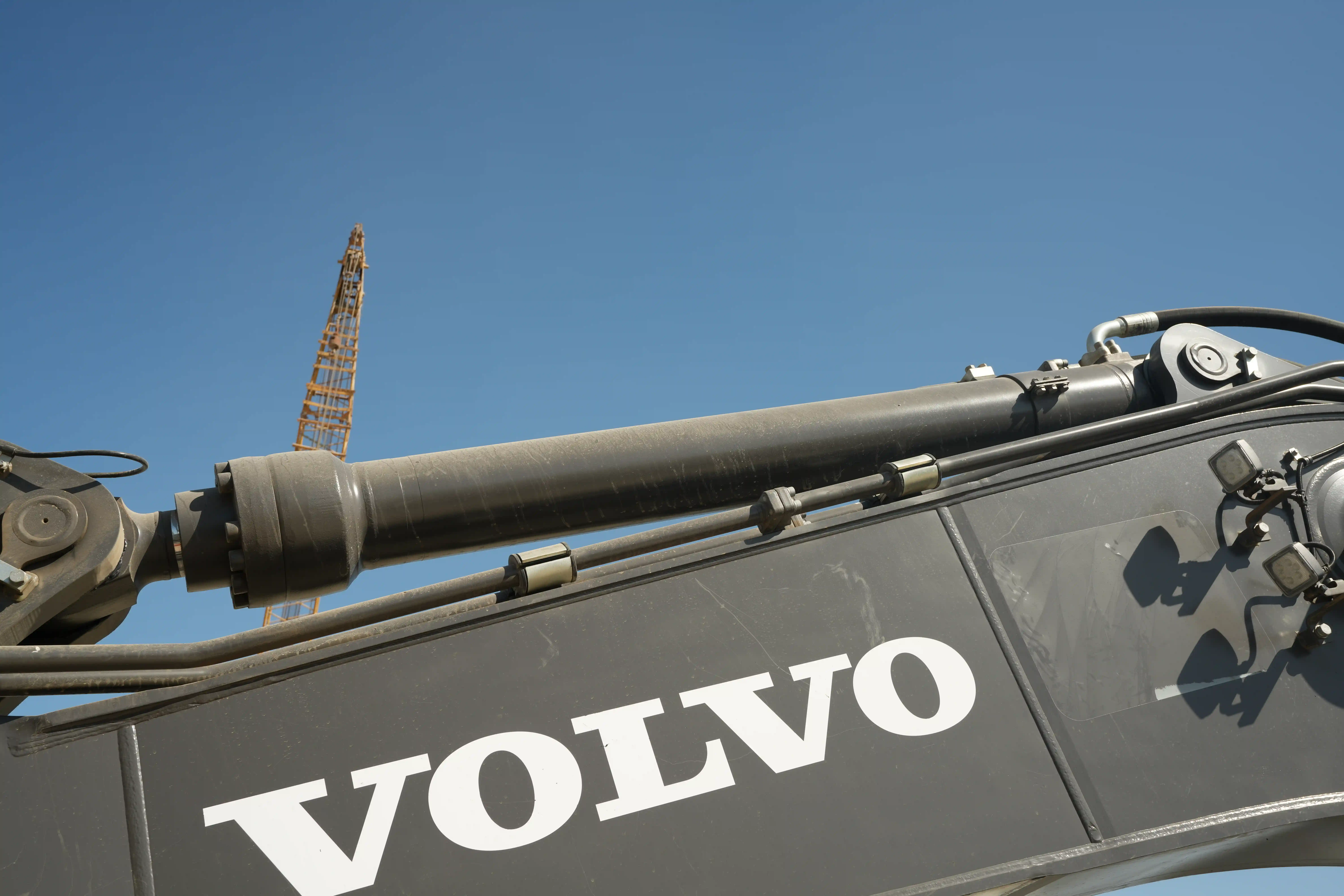 LEX-001-Volvo-EC550EL-large-excavator-inspection-hydraulics-stick-cylinder-3