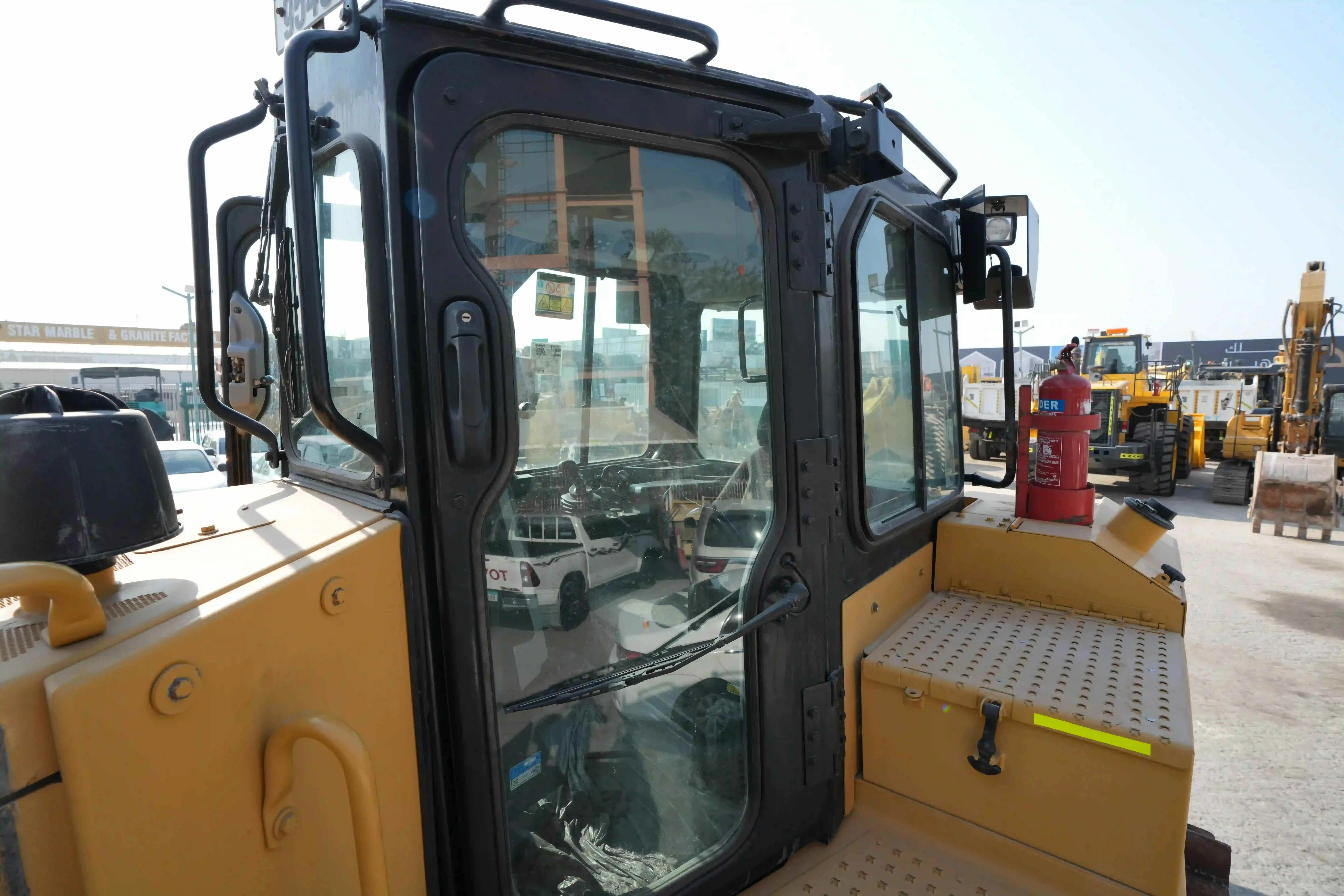CDB-002-Cat-D8T-crawler-dozer-inspection-safety-glass-2