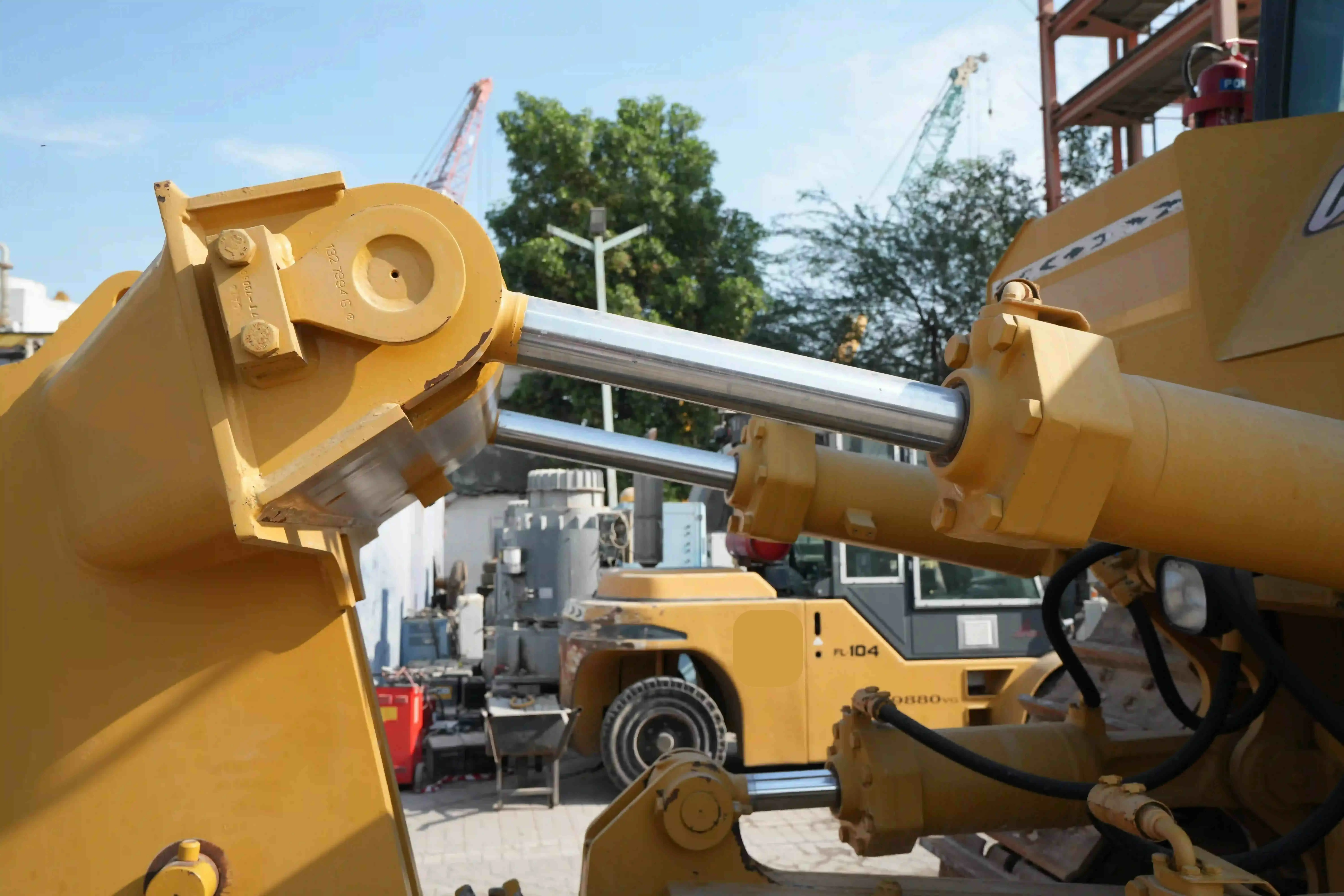 CDB-001-Cat-D8T-crawler-dozer-inspection-hydraulics-ripper-cylinders