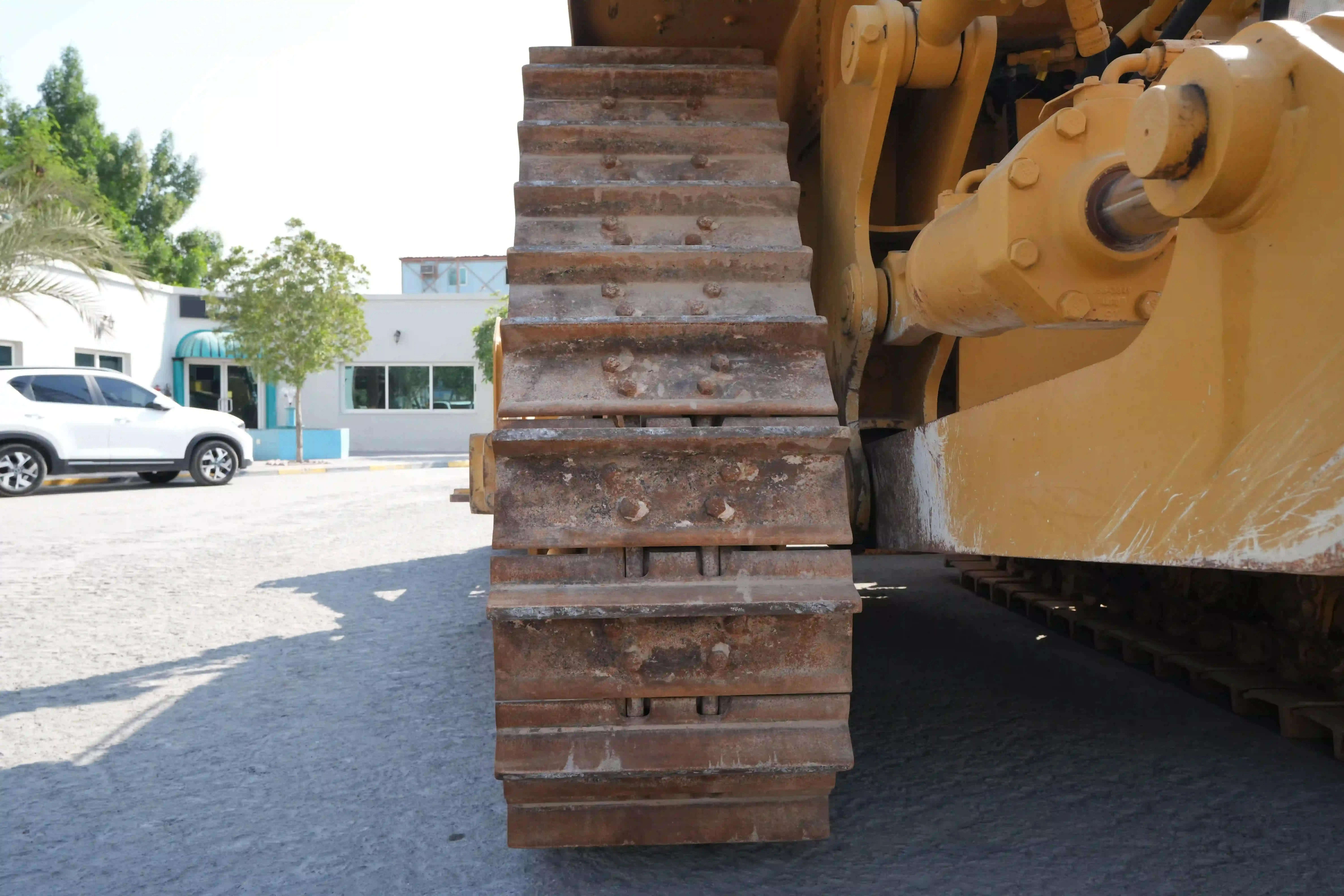 CDB-002-Cat-D8T-crawler-dozer-inspection-undercarriage-left-track-shoes-2