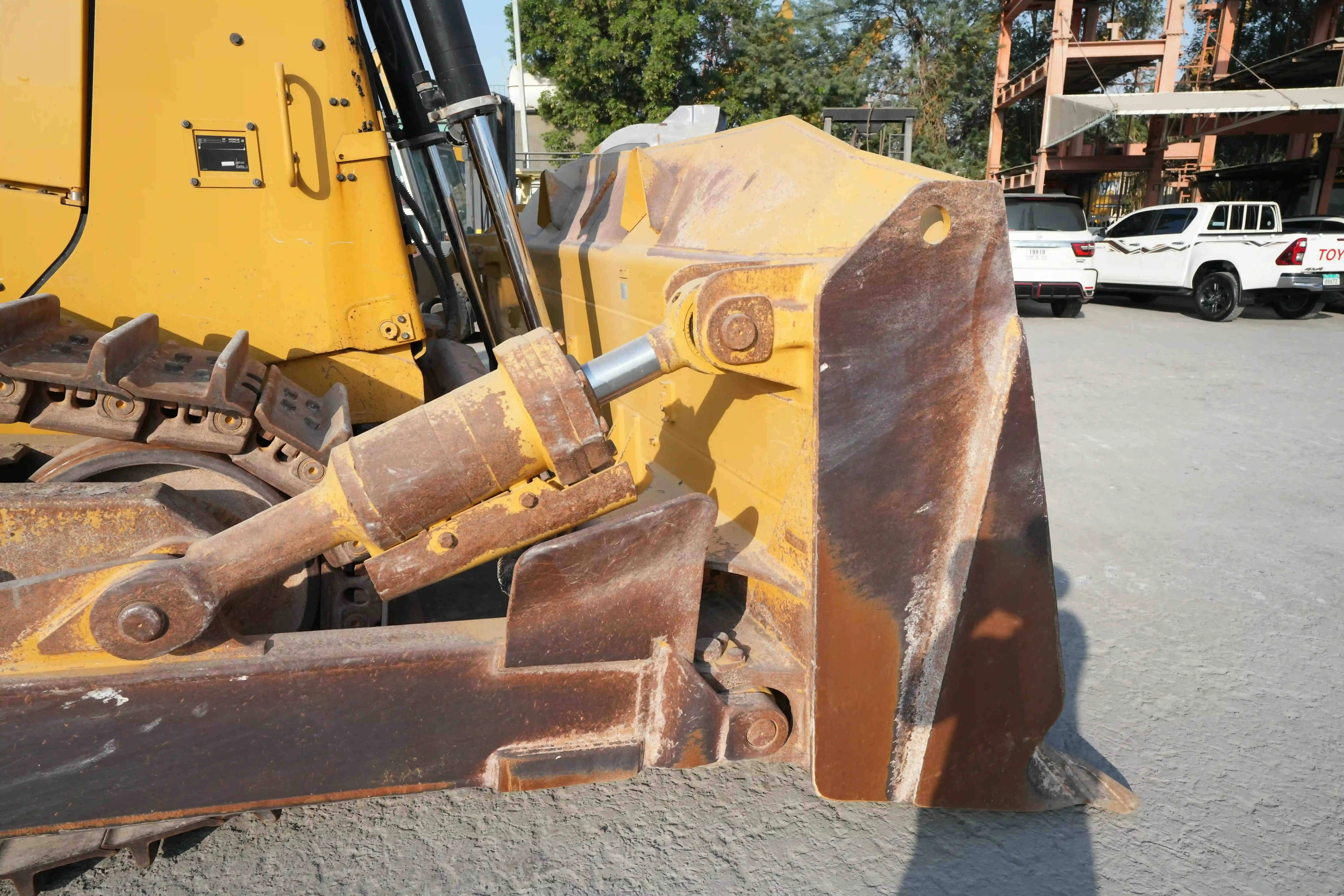 CDB-003-Cat-D8T-crawler-dozer-inspection-hydraulics-blade-tilt-cylinders-3