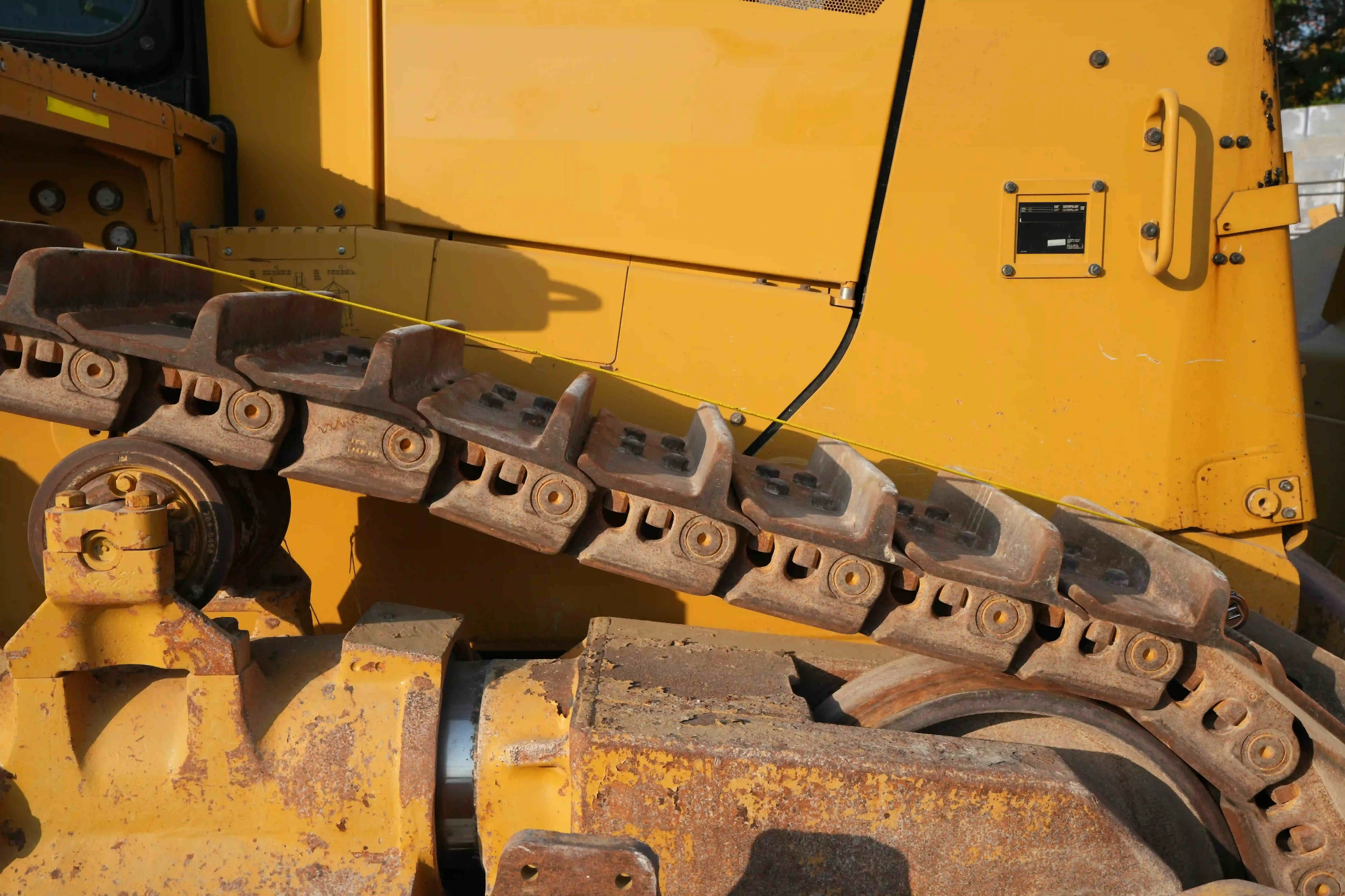 CDB-003-Cat-D8T-crawler-dozer-inspection-undercarriage-right-track-tensioner-2