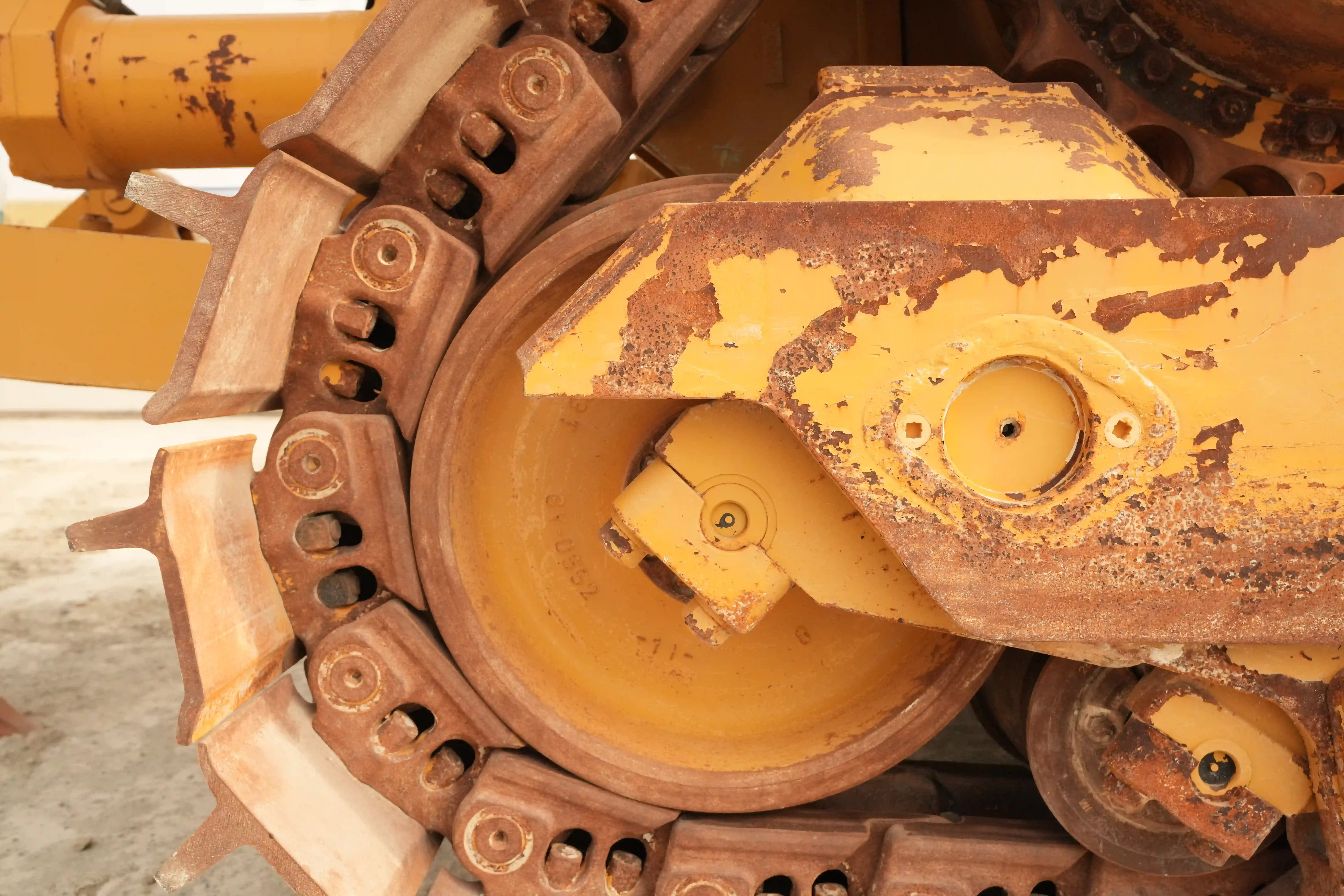 CDB-001-Cat-D8T-crawler-dozer-inspection-undercarriage-right-rear-idler-2