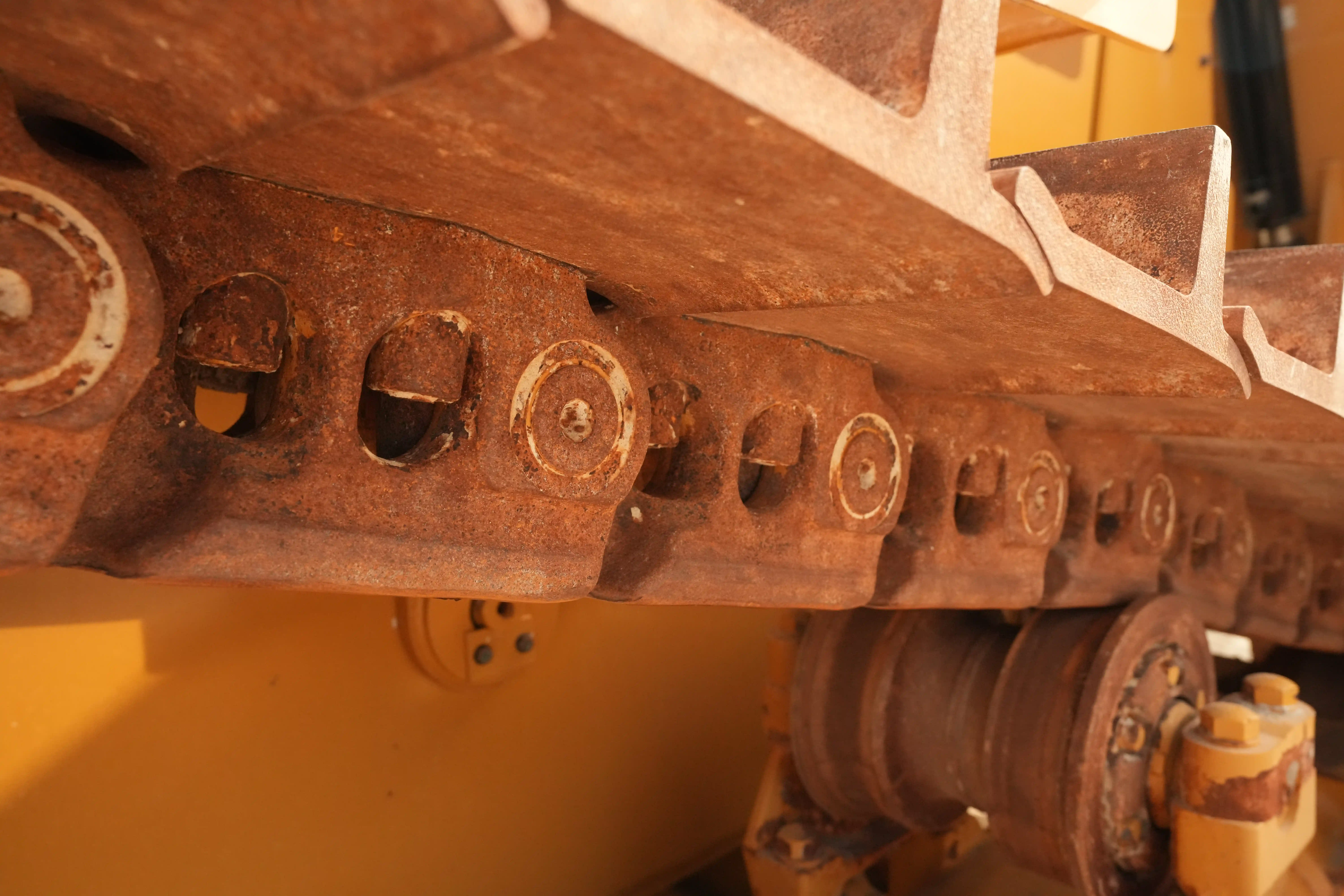 CDB-001-Cat-D8T-crawler-dozer-inspection-undercarriage-right-track-chain-6