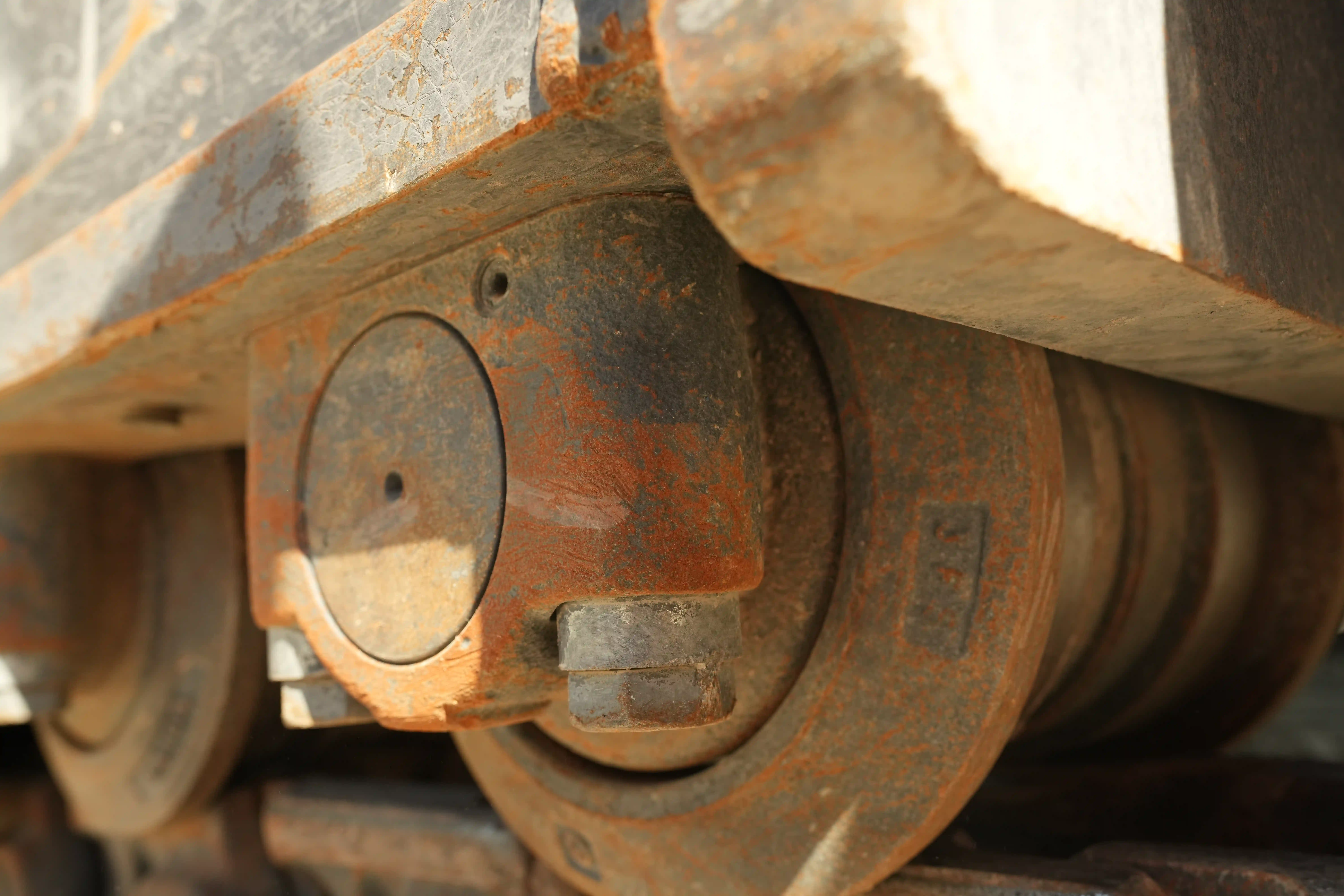 LEX-001-Volvo-EC550EL-large-excavator-inspection-undercarriage-left-track-rollers-1