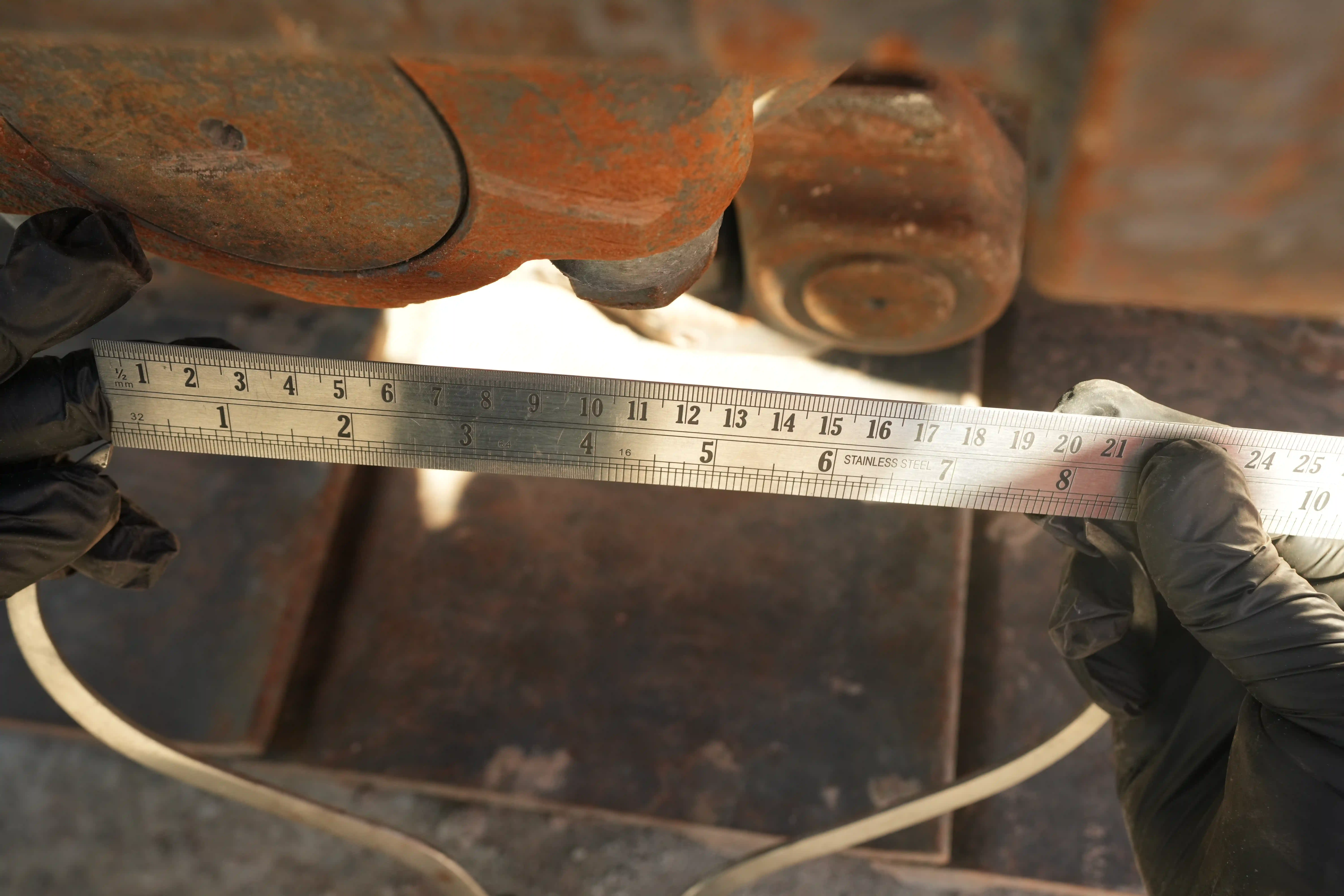LEX-001-Volvo-EC550EL-large-excavator-inspection-undercarriage-left-track-rollers-2