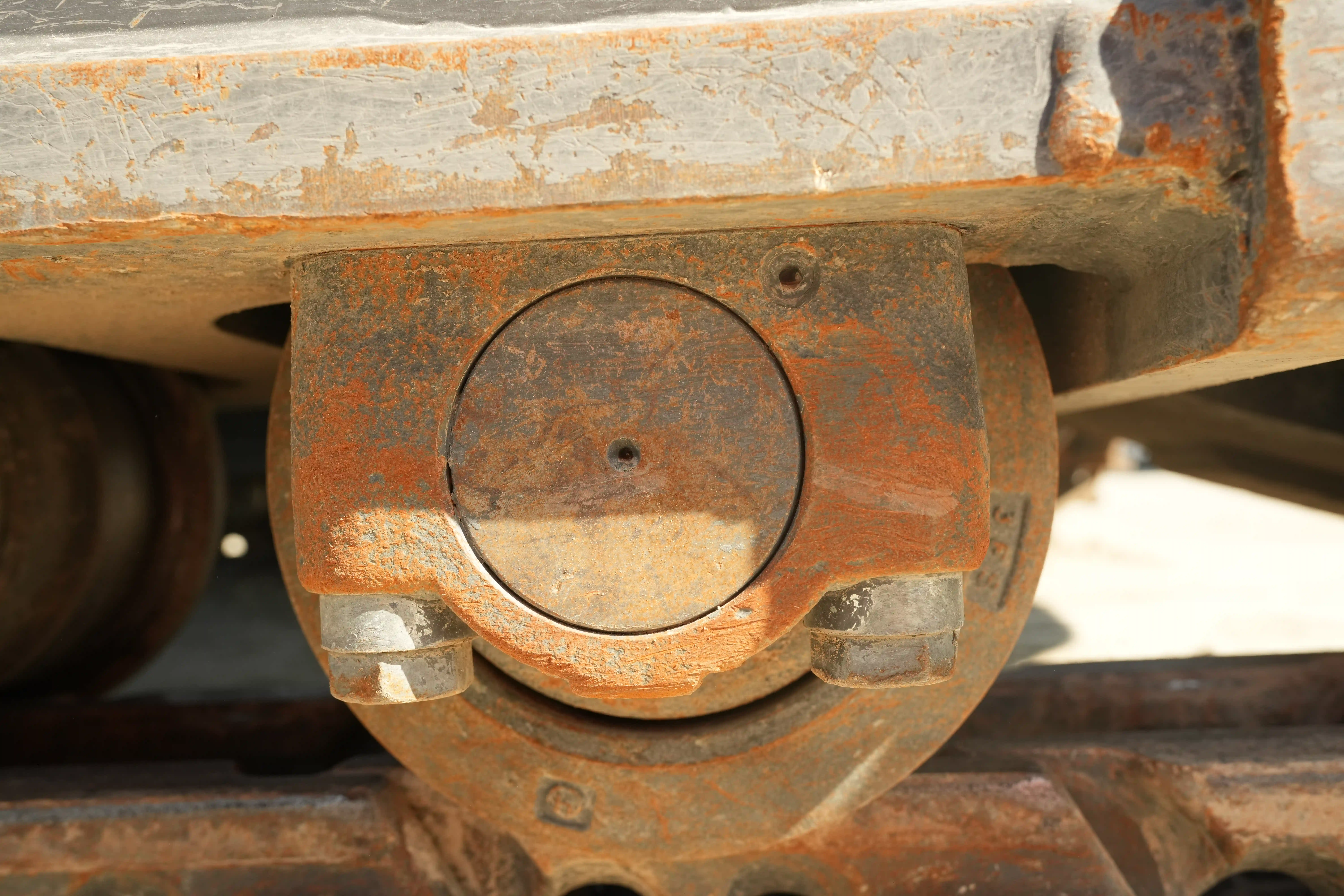LEX-001-Volvo-EC550EL-large-excavator-inspection-undercarriage-left-track-rollers-4