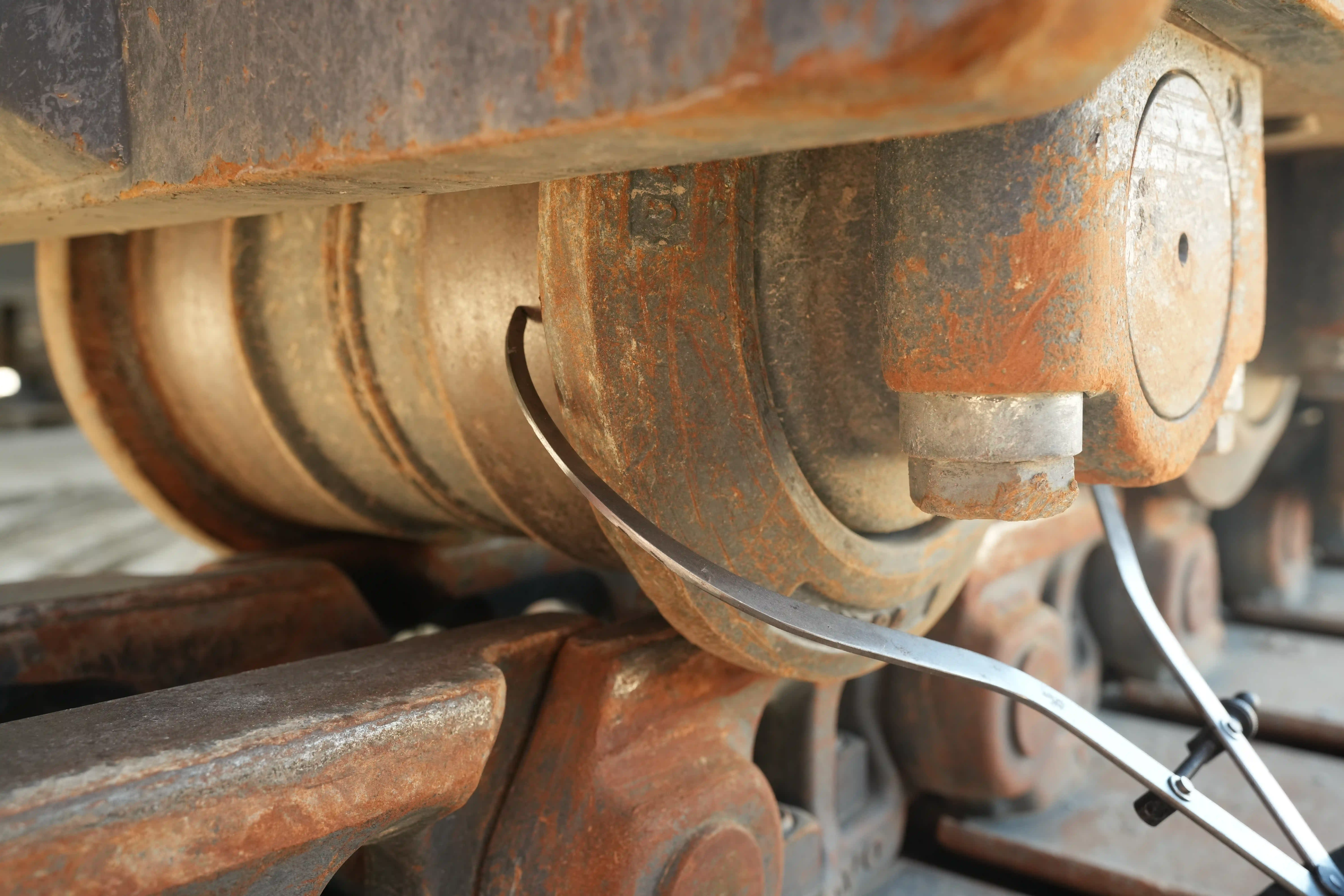 LEX-001-Volvo-EC550EL-large-excavator-inspection-undercarriage-right-track-rollers-3
